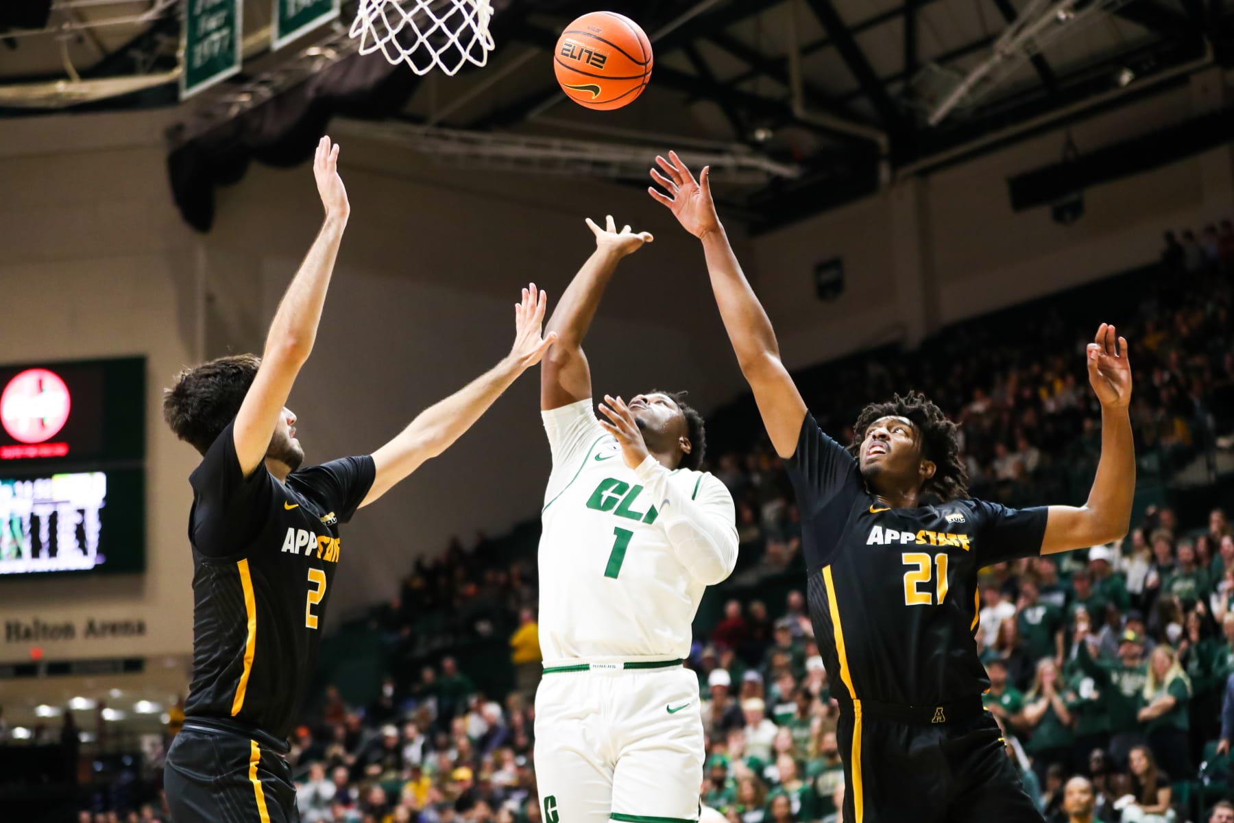 CHARLOTTE, NC - DECEMBER 02: Montre' Gipson (1) of the Charlotte 49ers attempts a tough shot between Christopher Mantis (2) and Justin Abson (21) of the Appalachian State Mountaineers during a basketball game between the Charlotte 49ers and the Appalachian State Mountaineers on Dec 2, 2022 at Dale F. Halton Arena in Charlotte, NC. (Photo by David Jensen/Icon Sportswire via Getty Images)