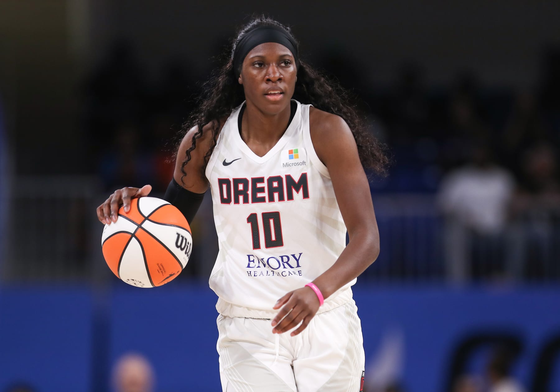 CHICAGO, IL - JULY 12: Atlanta Dream guard Rhyne Howard (10) looks on during a WNBA game between the Atlanta Dream and the Chicago Sky on July 12, 2022, at Wintrust Arena in Chicago, IL. (Photo by Melissa Tamez/Icon Sportswire via Getty Images)