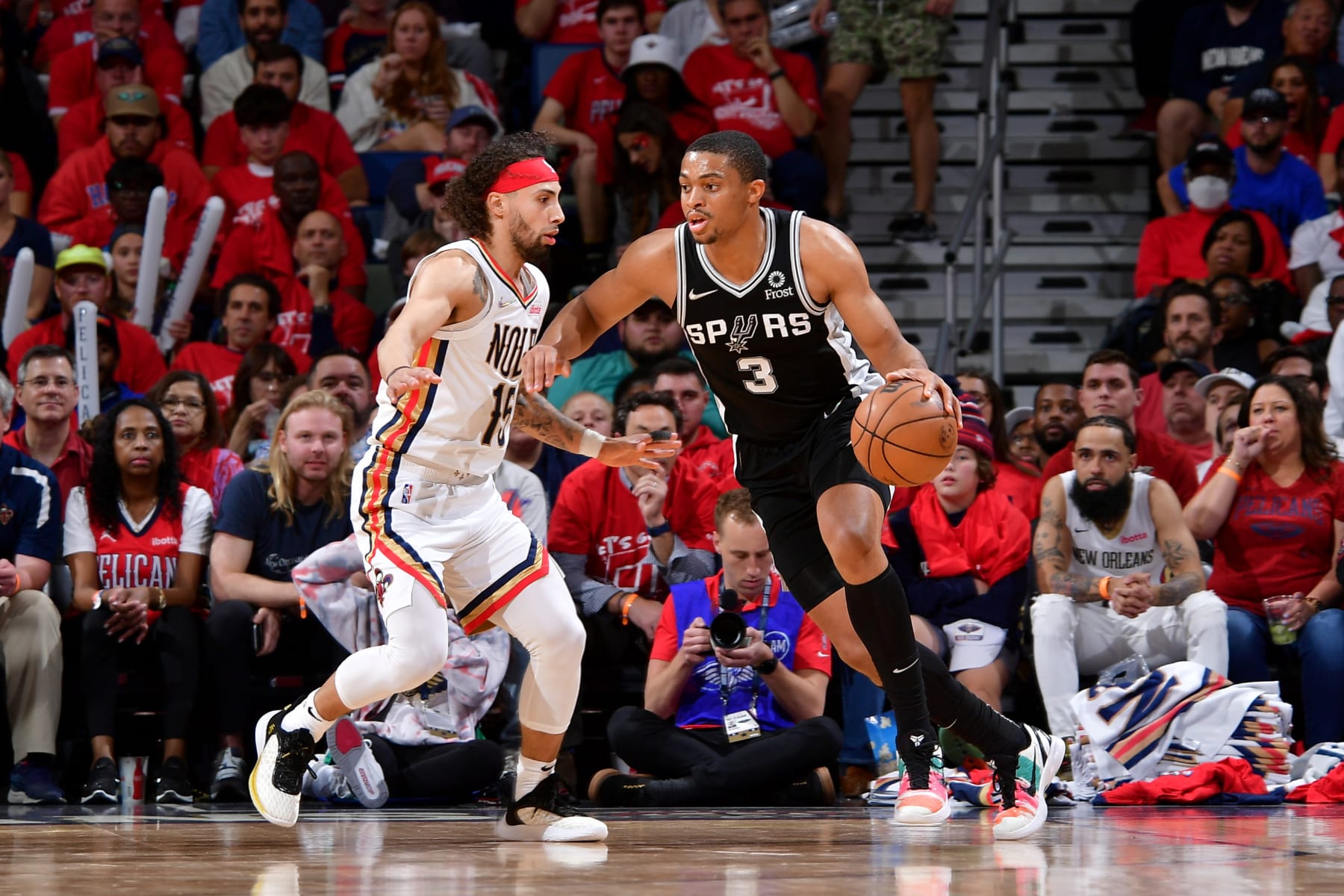 NEW ORLEANS, LA - APRIL 13: Keldon Johnson #3 of the San Antonio Spurs dribbles the ball during the game against the New Orleans Pelicans during the 2022 play-in tournament on April 13, 2022 at the Smoothie King Center in New Orleans, Louisiana. NOTE TO USER: User expressly acknowledges and agrees that, by downloading and or using this Photograph, user is consenting to the terms and conditions of the Getty Images License Agreement. Mandatory Copyright Notice: Copyright 2022 NBAE (Photo by Michael Gonzales/NBAE via Getty Images)