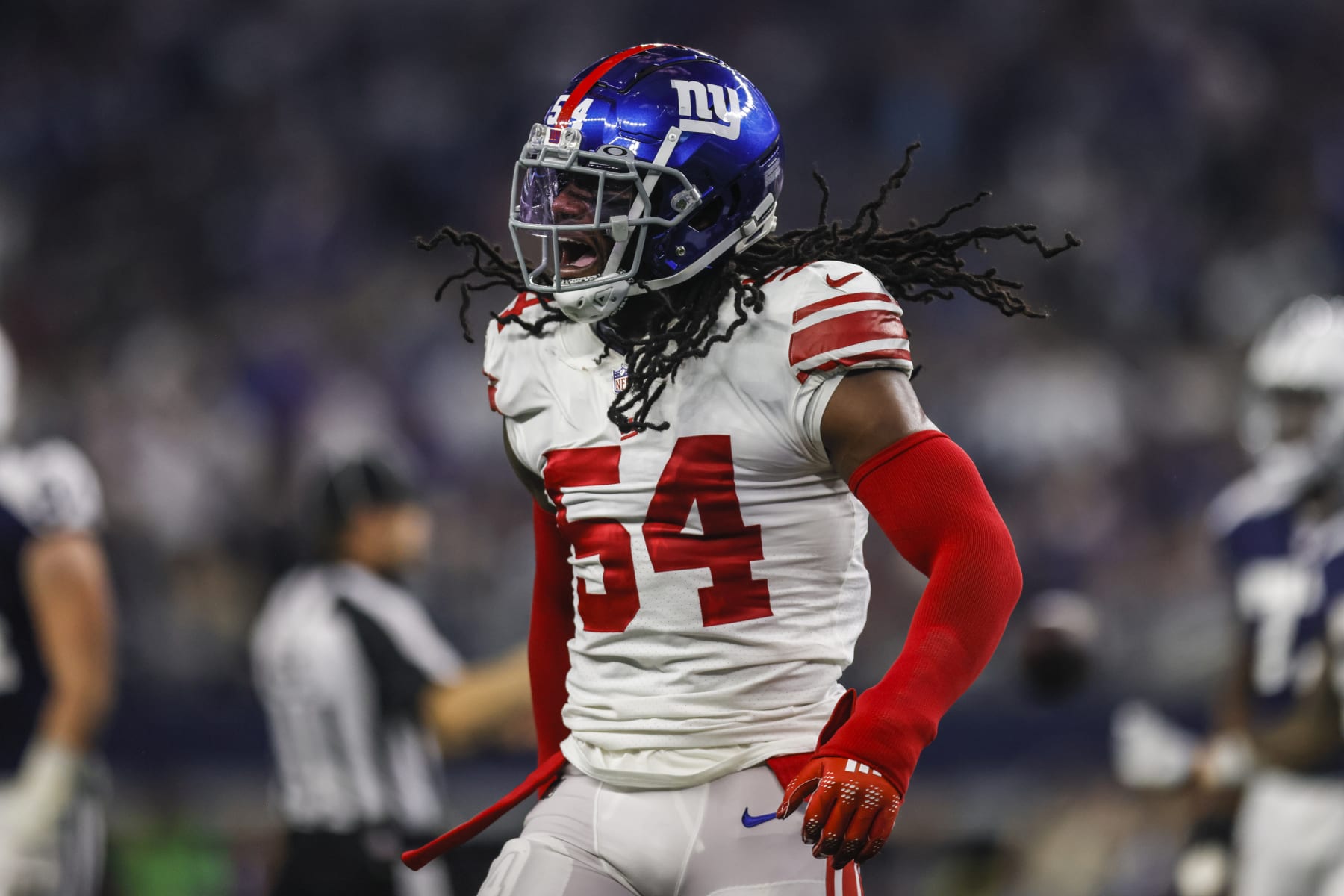 ARLINGTON, TX - NOVEMBER 24: New York Giants linebacker Jaylon Smith (54) celebrates a tackle during the game between the Dallas Cowboys and the New York Giants on November 24, 2022 at AT&T Stadium in Arlington, Texas. (Photo by Matthew Pearce/Icon Sportswire via Getty Images)