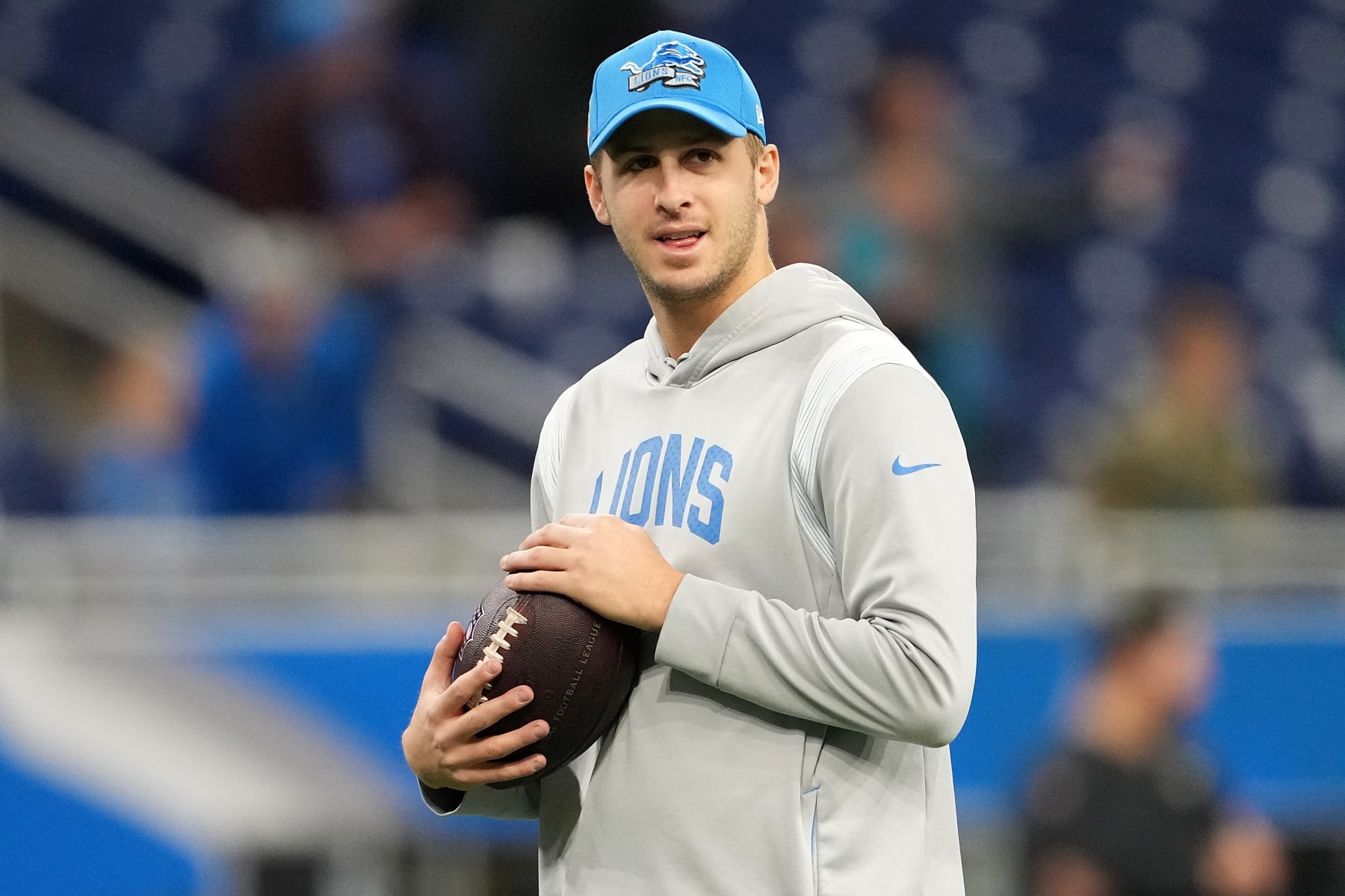DETROIT, MICHIGAN - DECEMBER 04: Jared Goff #16 of the Detroit Lions warms up before the game against the Jacksonville Jaguars at Ford Field on December 04, 2022 in Detroit, Michigan. (Photo by Nic Antaya/Getty Images)