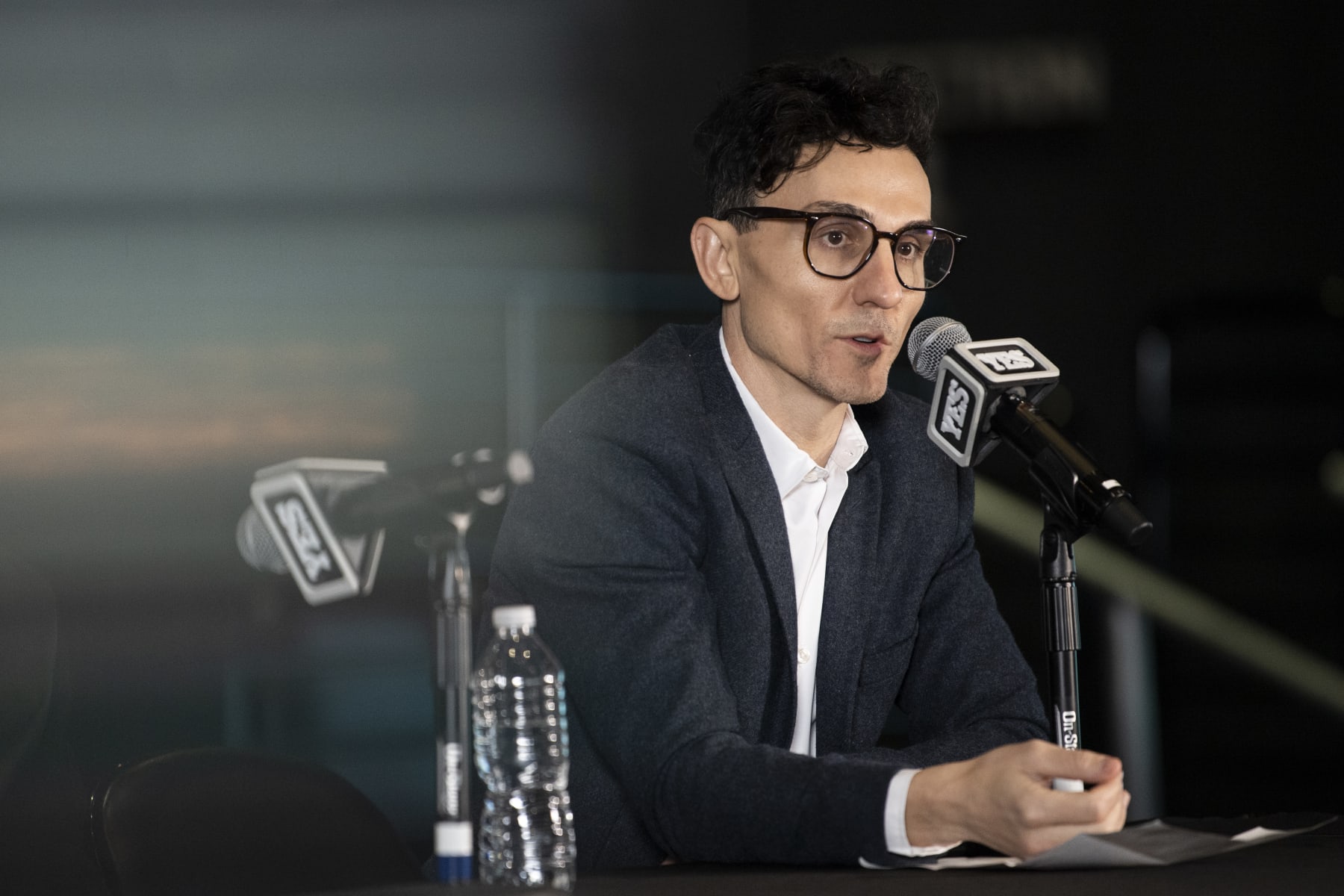 BROOKLYN, NY - FEBRUARY 09:  Jonathan Kolb of the New York Liberty talks to the media during the introductory press conference with Breana Stewart and Courtney Vandersloot on February 9, 2023 at Barclays Center in Brooklyn, New York. NOTE TO USER: User expressly acknowledges and agrees that, by downloading and or using this Photograph, user is consenting to the terms and conditions of the Getty Images License Agreement. Mandatory Copyright Notice: Copyright 2023 NBAE (Photo by Mike Lawrence/NBAE via Getty Images)