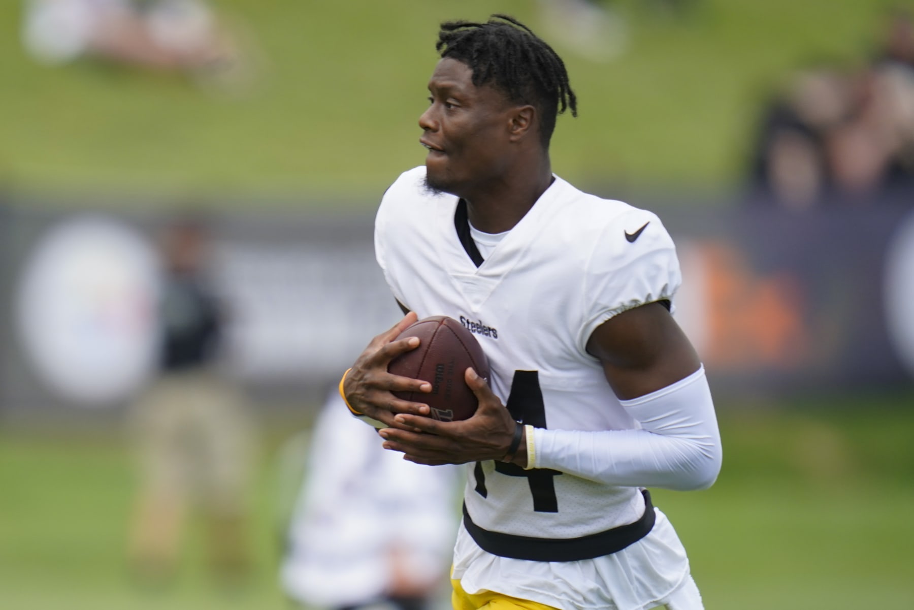 Pittsburgh Steelers wide receiver George Pickens warms up during practice at NFL football training camp in Latrobe, Pa., Thursday, Aug. 11, 2022. (AP Photo/Keith Srakocic)