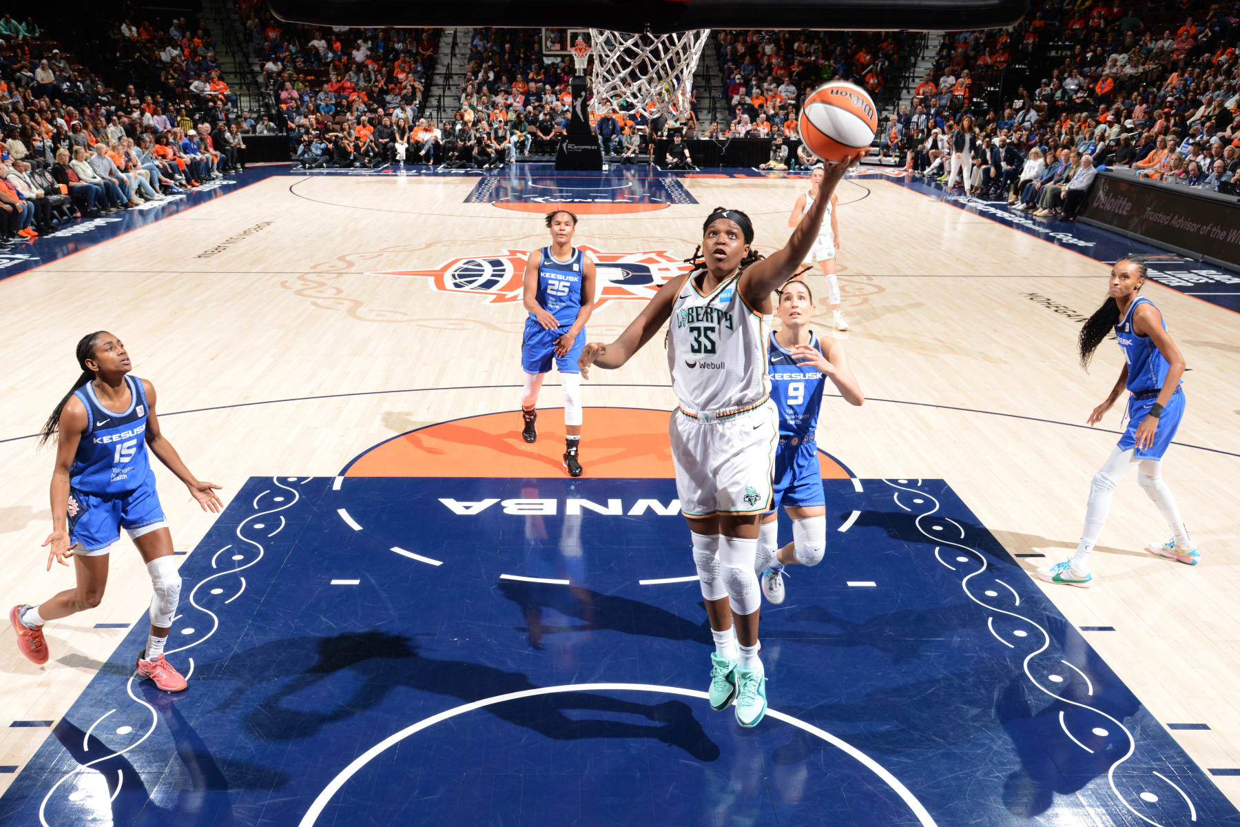 UNCASVILLE, CT - OCTOBER 1: Jonquel Jones #35 of the New York Liberty drives to the basket during the game against the Connecticut Sun during round two game four of the 2023 WNBA Playoffs on October 1, 2023 at the Mohegan Sun Arena in Uncasville, Connecticut. NOTE TO USER: User expressly acknowledges and agrees that, by downloading and or using this photograph, User is consenting to the terms and conditions of the Getty Images License Agreement. Mandatory Copyright Notice: Copyright 2023 NBAE (Photo by Brian Babineau/NBAE via Getty Images)