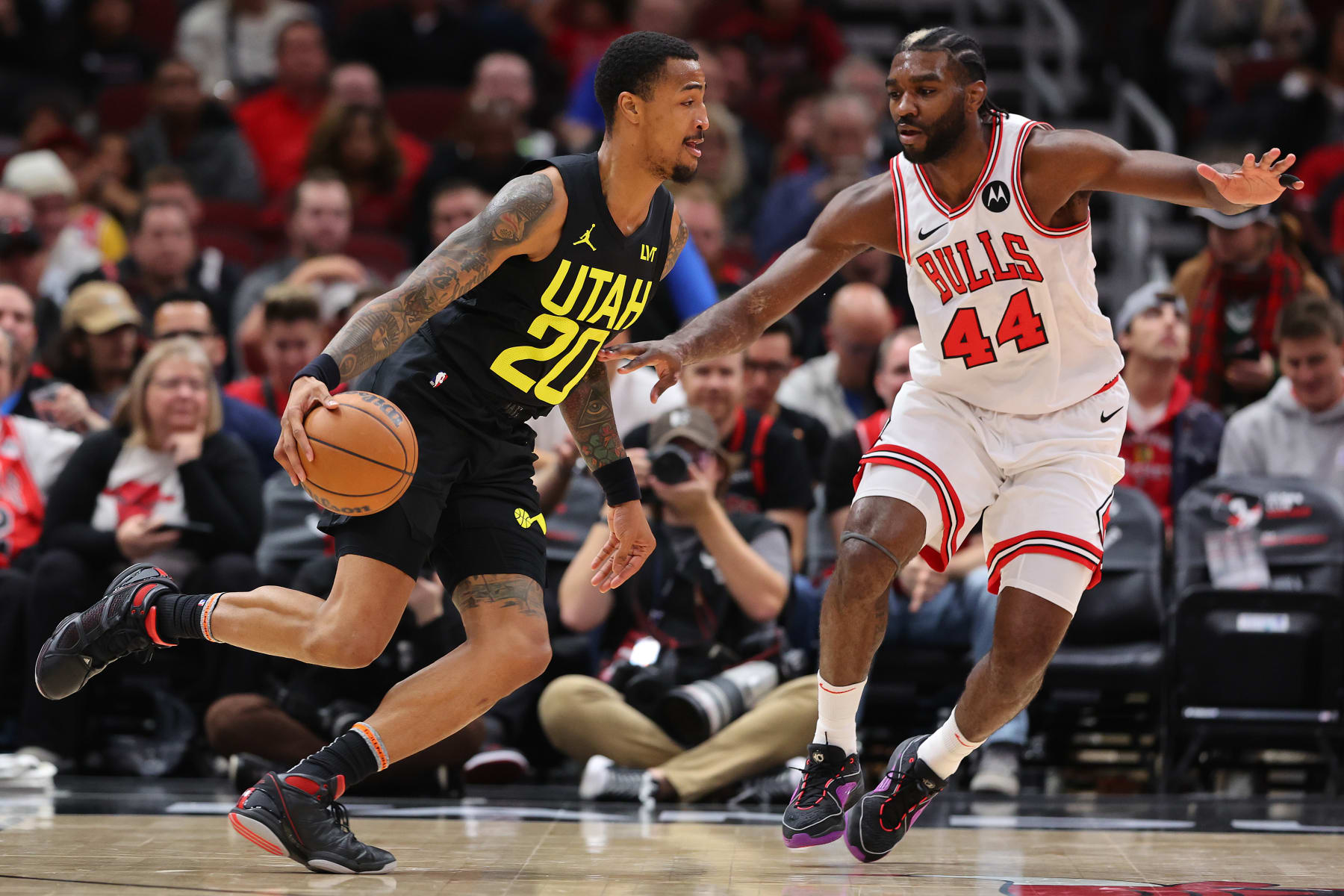 CHICAGO, ILLINOIS - NOVEMBER 06: John Collins #20 of the Utah Jazz drives to the basket against Patrick Williams #44 of the Chicago Bulls during the first half at the United Center on November 06, 2023 in Chicago, Illinois. NOTE TO USER: User expressly acknowledges and agrees that, by downloading and or using this photograph, User is consenting to the terms and conditions of the Getty Images License Agreement. (Photo by Michael Reaves/Getty Images)