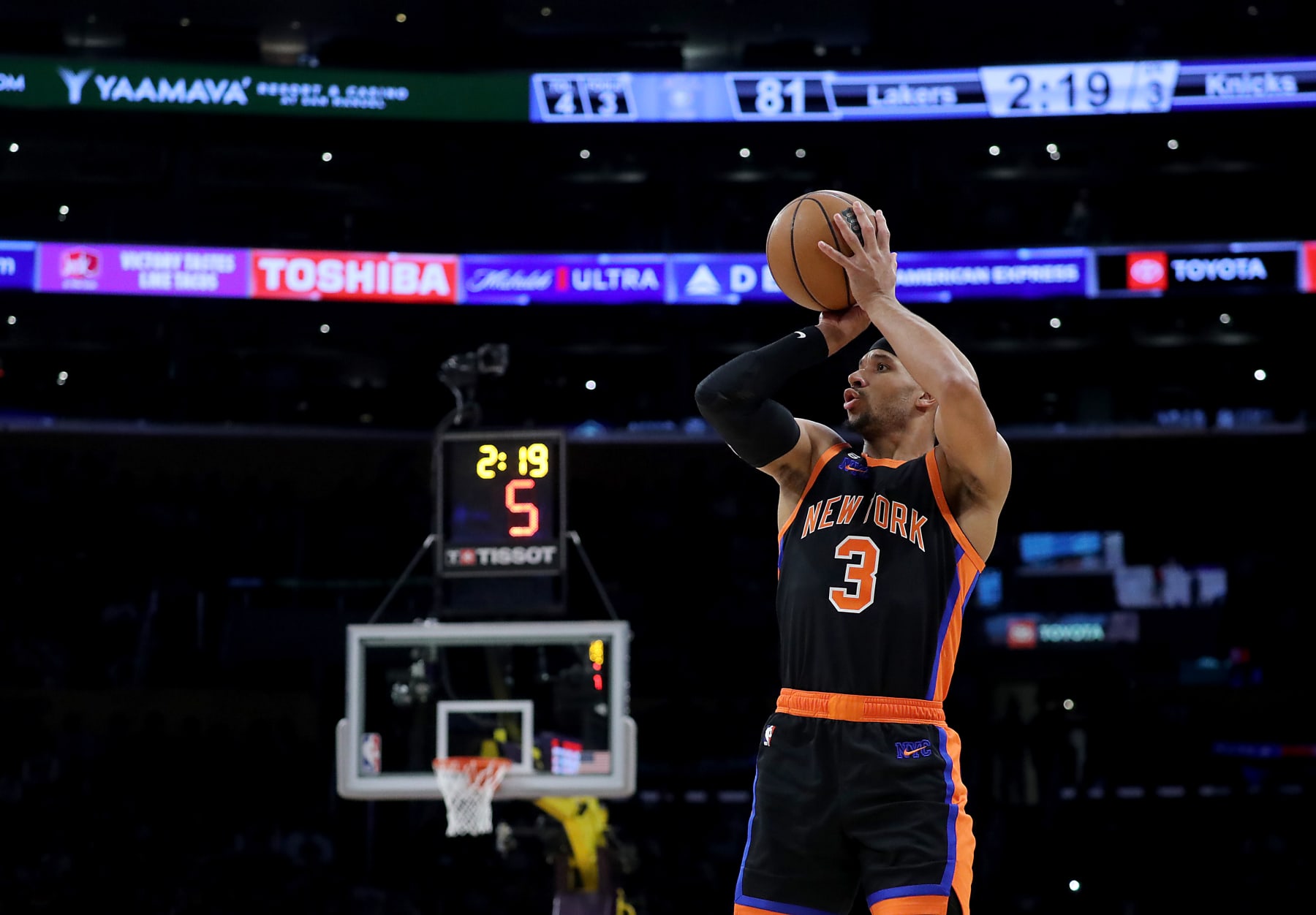 LOS ANGELES, CALIF. - MAR. 12, 2023. Knicks guard Josh Hart shoots and scores against the Lakers in the second half at Crypto.com Arena in Los Angeles on Sunday, Mar. 12, 2023. The Knicks won, 112-108. (Luis Sinco / Los Angeles Times via Getty Images)