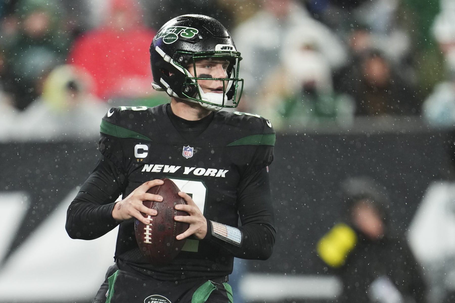 EAST RUTHERFORD, NJ - DECEMBER 22: Zach Wilson #2 of the New York Jets drops back against the Jacksonville Jaguars at MetLife Stadium on December 22, 2022 in East Rutherford, New Jersey. (Photo by Cooper Neill/Getty Images)