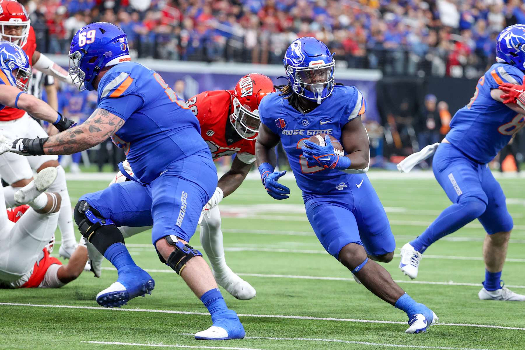 LAS VEGAS, NEVADA - DECEMBER 02: Ashton Jeanty #2 of the Boise State Broncos runs the ball during the first quarter against the UNLV Rebels during the Mountain West Football Championship at Allegiant Stadium on December 02, 2023 in Las Vegas, Nevada. (Photo by Ian Maule/Getty Images)