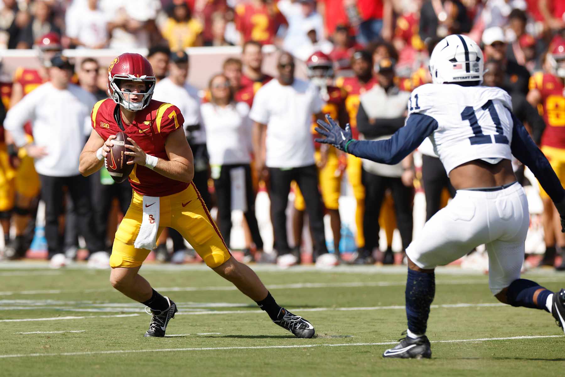 Miller Moss #7 of the USC Trojans l