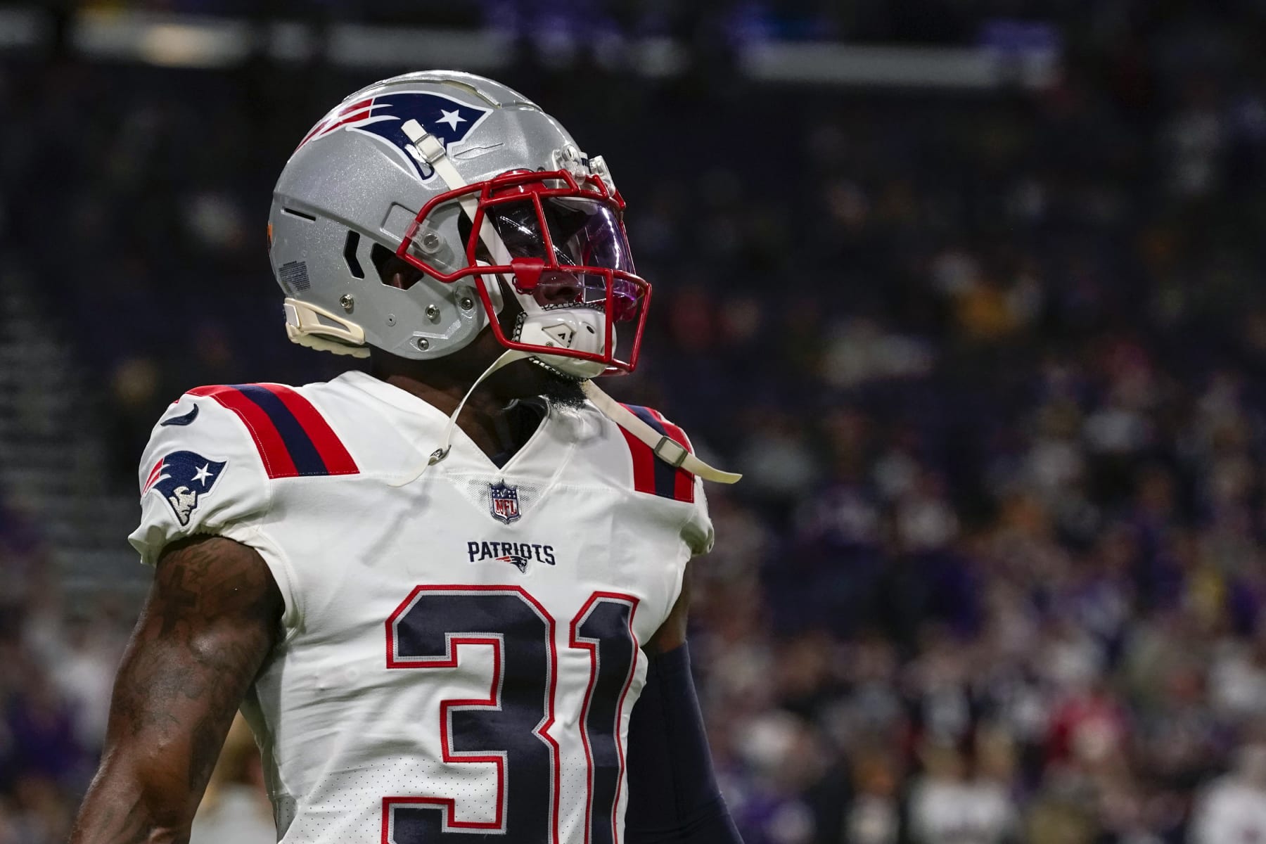 MINNEAPOLIS, MN - NOVEMBER 24: New England Patriots cornerback Jonathan Jones (31) looks on during a game between the Minnesota Vikings and New England Patriots on November 24, 2022, at U.S. Bank Stadium in Minneapolis, MN.(Photo by Nick Wosika/Icon Sportswire via Getty Images)