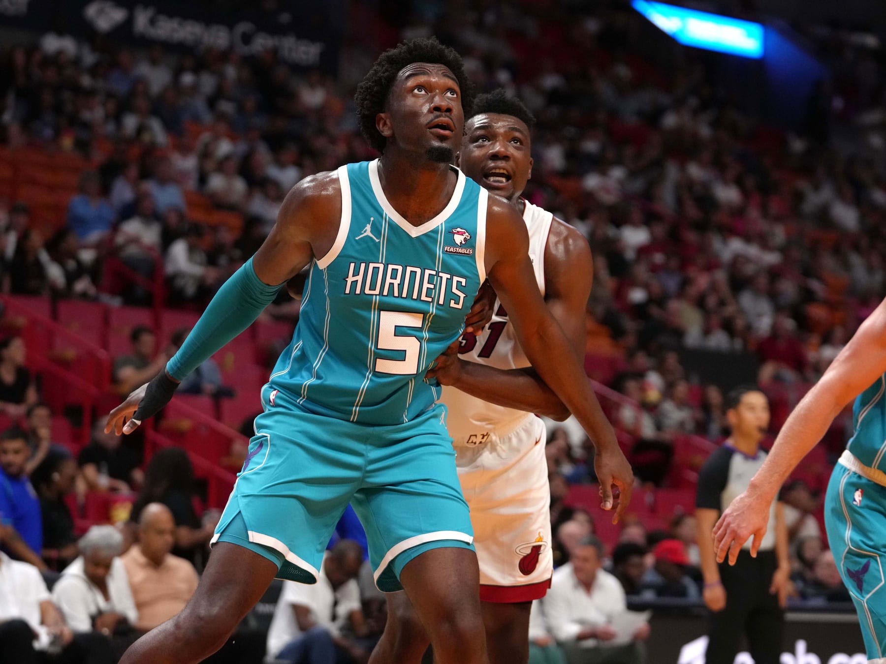MIAMI, FL - OCTOBER 10: Mark Williams #5 of the Charlotte Hornets waits for a rebound during the game against the Miami Heat on October 10, 2023 at Kaseya Center in Miami, Florida. NOTE TO USER: User expressly acknowledges and agrees that, by downloading and or using this Photograph, user is consenting to the terms and conditions of the Getty Images License Agreement. Mandatory Copyright Notice: Copyright 2023 NBAE (Photo by Eric Espada/NBAE via Getty Images)