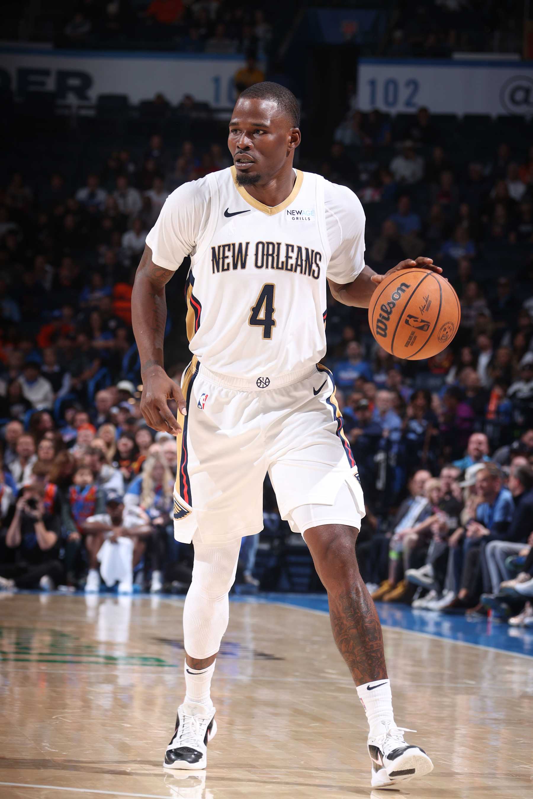 OKLAHOMA CITY, OK - NOVEMBER 13: Javonte Green #4 of the New Orleans Pelicans dribbles the ball during the game against the Oklahoma City Thunder on November 13, 2024 at Paycom Center in Oklahoma City, Oklahoma. NOTE TO USER: User expressly acknowledges and agrees that, by downloading and or using this photograph, User is consenting to the terms and conditions of the Getty Images License Agreement. Mandatory Copyright Notice: Copyright 2024 NBAE (Photo by Nathaniel S. Butler/NBAE via Getty Images)
