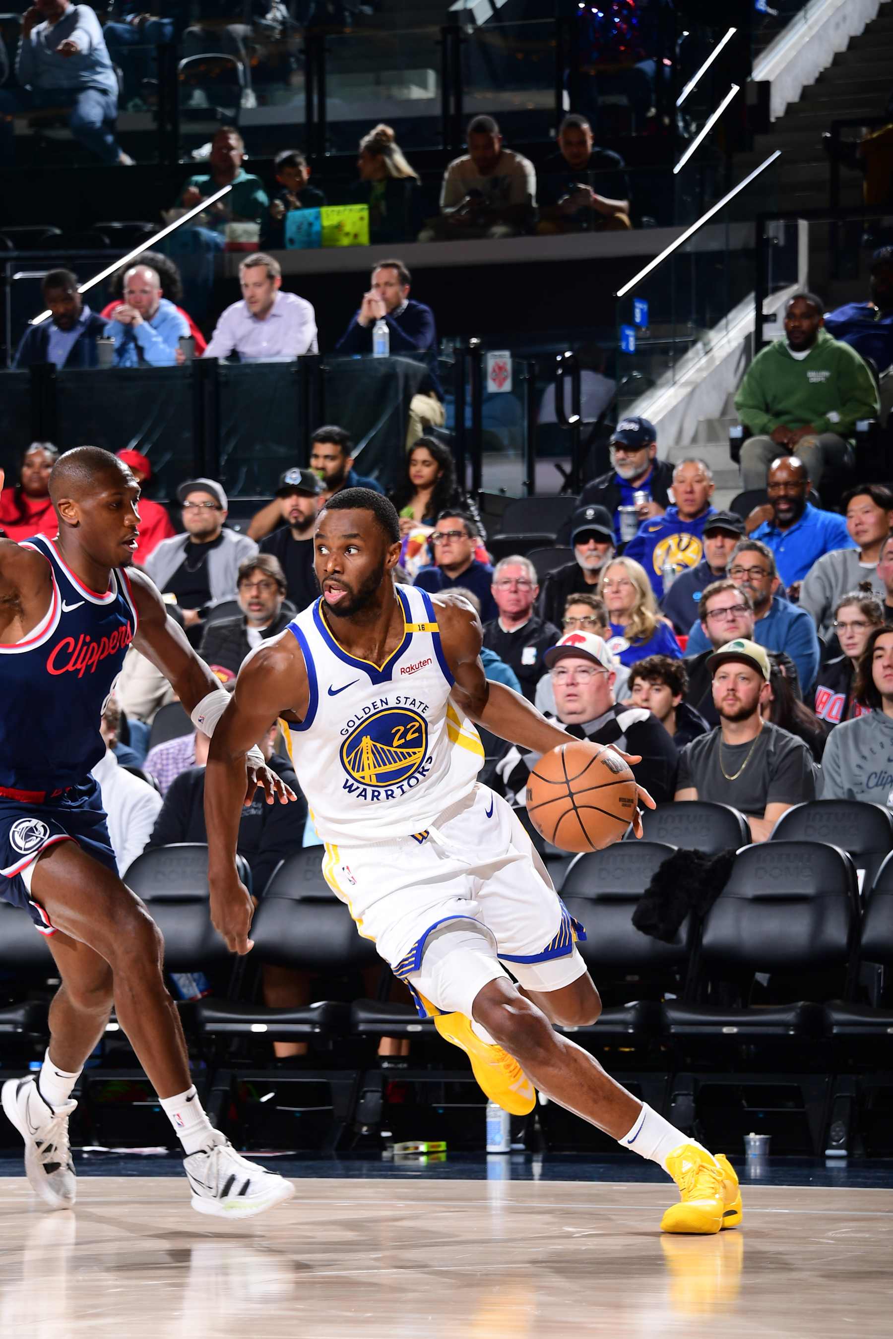 INGLEWOOD, CA - NOVEMBER 18: Andrew Wiggins #22 of the Golden State Warriors drives to the basket during the game against the LA Clippers on November 18, 2024 at Intuit Dome in Los Angeles, California. NOTE TO USER: User expressly acknowledges and agrees that, by downloading and/or using this Photograph, user is consenting to the terms and conditions of the Getty Images License Agreement. Mandatory Copyright Notice: Copyright 2024 NBAE (Photo by Adam Pantozzi/NBAE via Getty Images)