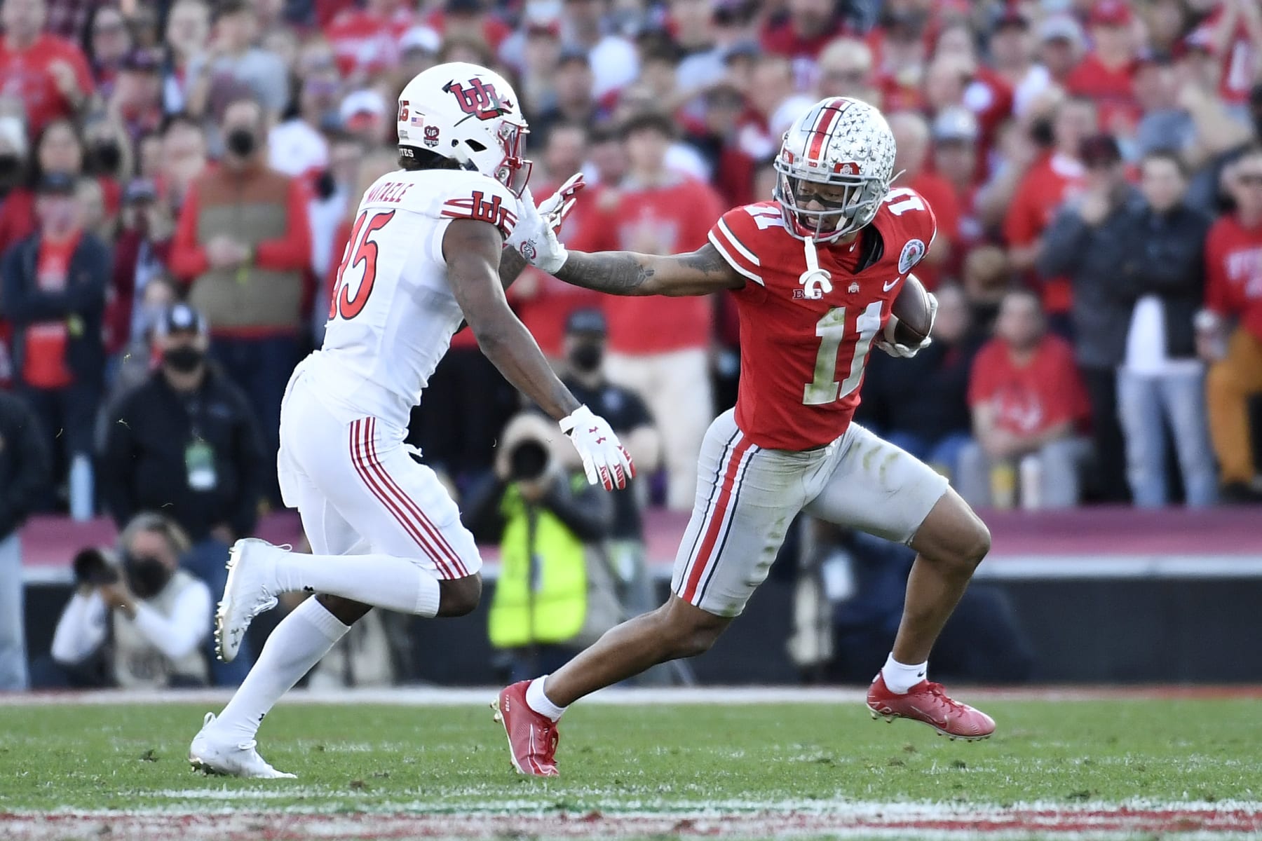 PASADENA, CALIFORNIA - JANUARY 01: Jaxon Smith-Njigba #11 of the Ohio State Buckeyes carries the ball after a reception during the second quarter against the Utah Utes in the Rose Bowl Game at Rose Bowl Stadium on January 01, 2022 in Pasadena, California. (Photo by Kevork Djansezian/Getty Images)