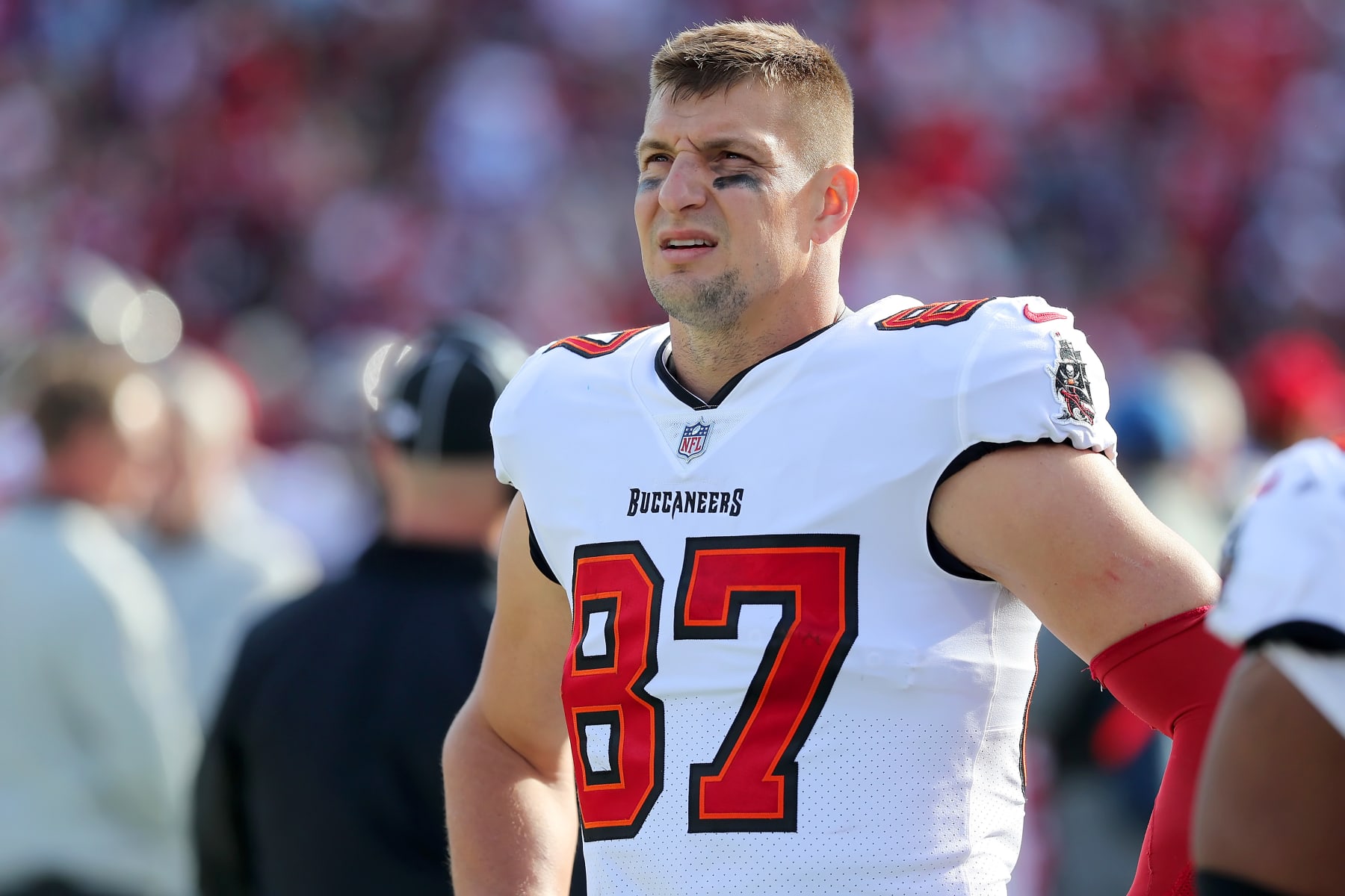 TAMPA, FL - JANUARY 23: Tampa Bay Buccaneers Tight End Rob Gronkowski (87) watches a replay on the jumbotron during the NFC Divisional game between the Los Angeles Rams and the Tampa Bay Buccaneers on January 23, 2022 at Raymond James Stadium in Tampa, Florida. (Photo by Cliff Welch/Icon Sportswire via Getty Images)