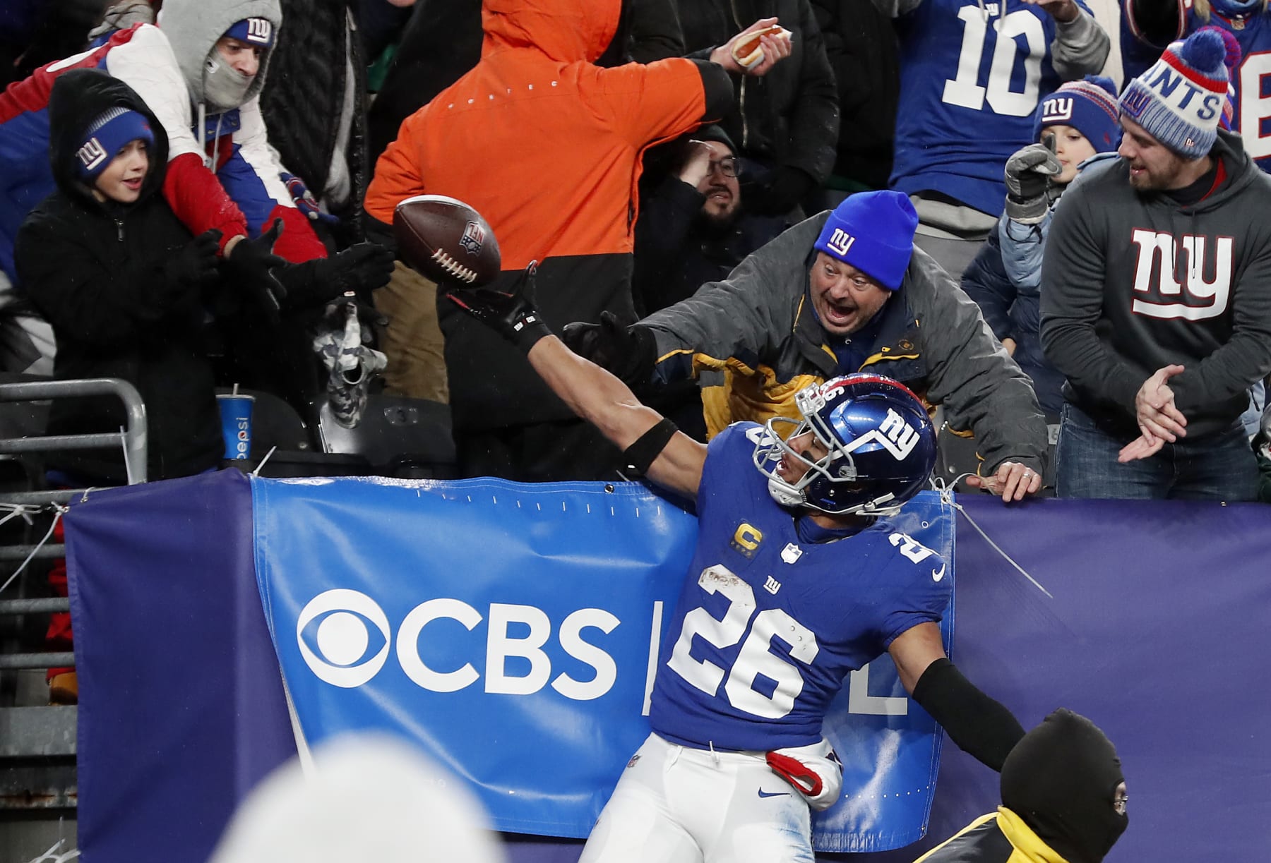 EAST RUTHERFORD, NEW JERSEY - JANUARY 07: (NEW YORK DAILIES OUT)  Saquon Barkley #26 of the New York Giants in action against the Philadelphia Eagles at MetLife Stadium on January 07, 2024 in East Rutherford, New Jersey. The Giants defeated the Eagles 27-10. (Photo by Jim McIsaac/Getty Images)
