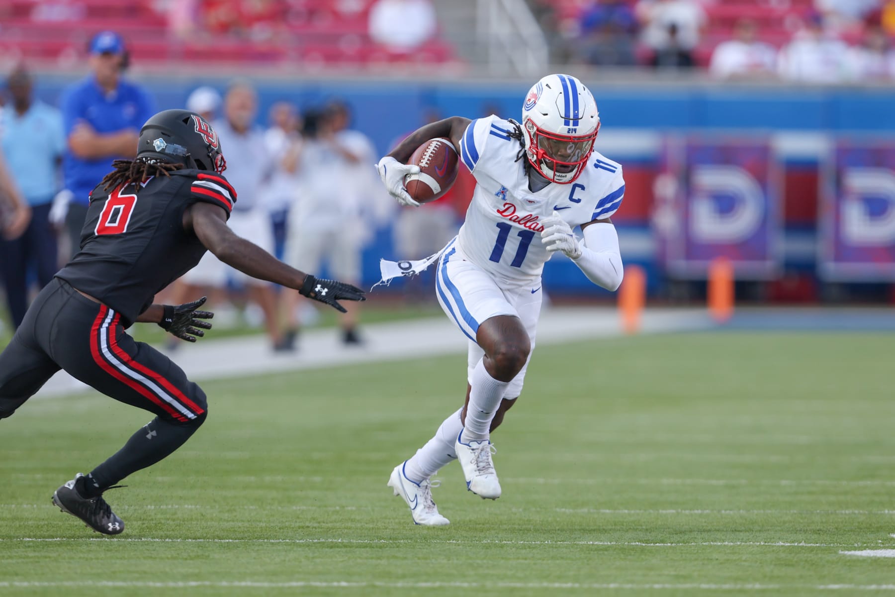 DALLAS, TX - SEPTEMBER 10: Southern Methodist Mustangs wide receiver Rashee Rice (11) runs after a catch during the game between SMU and Lamar on September 10, 2022 at Gerald J Ford Stadium in Dallas, TX. (Photo by George Walker/Icon Sportswire via Getty Images)