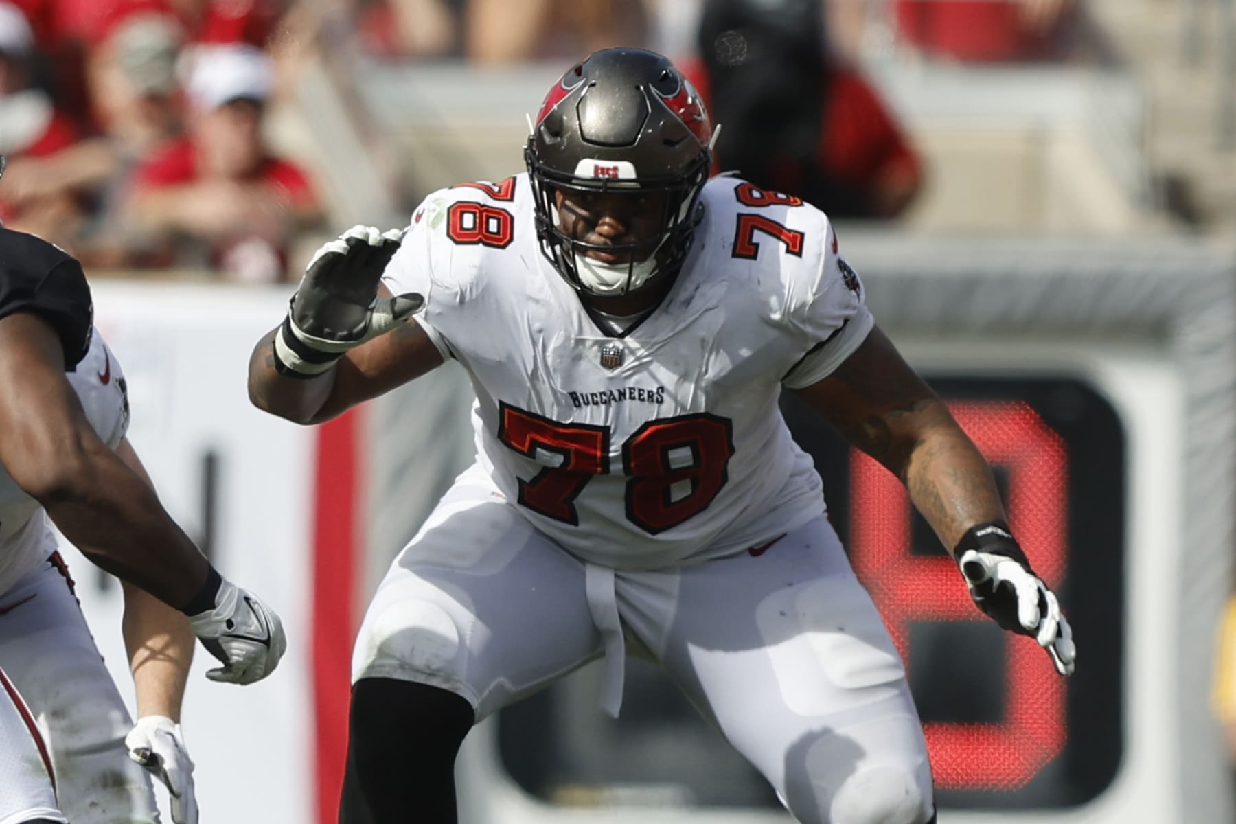 TAMPA, FL - OCTOBER 09: Tampa Bay Buccaneers Offensive Tackle Tristan Wirfs (78) pass blocks during the regular season game between the Atlanta Falcons and the Tampa Bay Buccaneers on October 09, 2022 at Raymond James Stadium in Tampa, Florida. (Photo by Cliff Welch/Icon Sportswire via Getty Images)