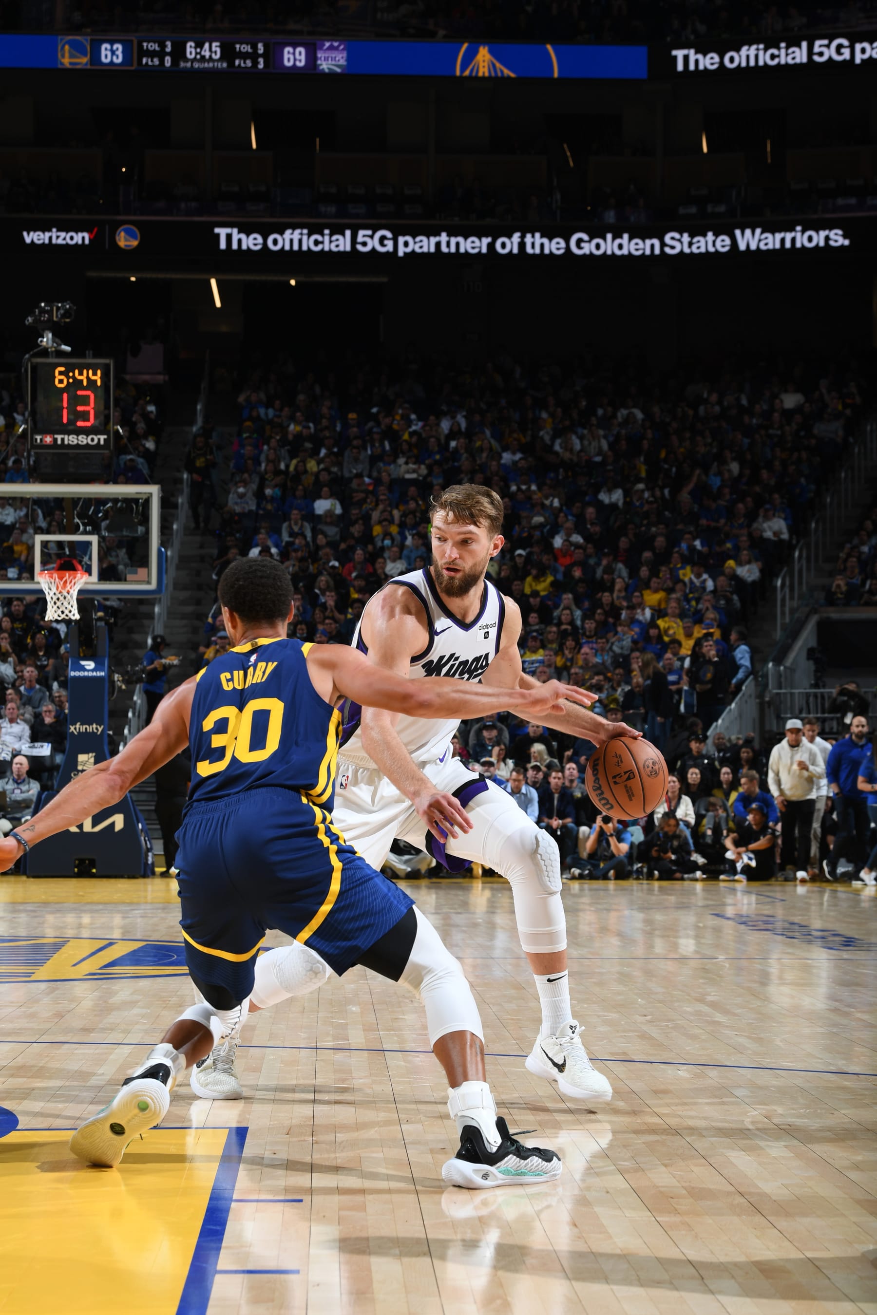 SAN FRANCISCO, CA - NOVEMBER 1: Domantas Sabonis #10 of the Sacramento Kings handles the ball against defender Stephen Curry #30 of the Golden State Warriors during the game on November 1, 2023 at Chase Center in San Francisco, California. NOTE TO USER: User expressly acknowledges and agrees that, by downloading and or using this photograph, user is consenting to the terms and conditions of Getty Images License Agreement. Mandatory Copyright Notice: Copyright 2023 NBAE (Photo by Noah Graham/NBAE via Getty Images)