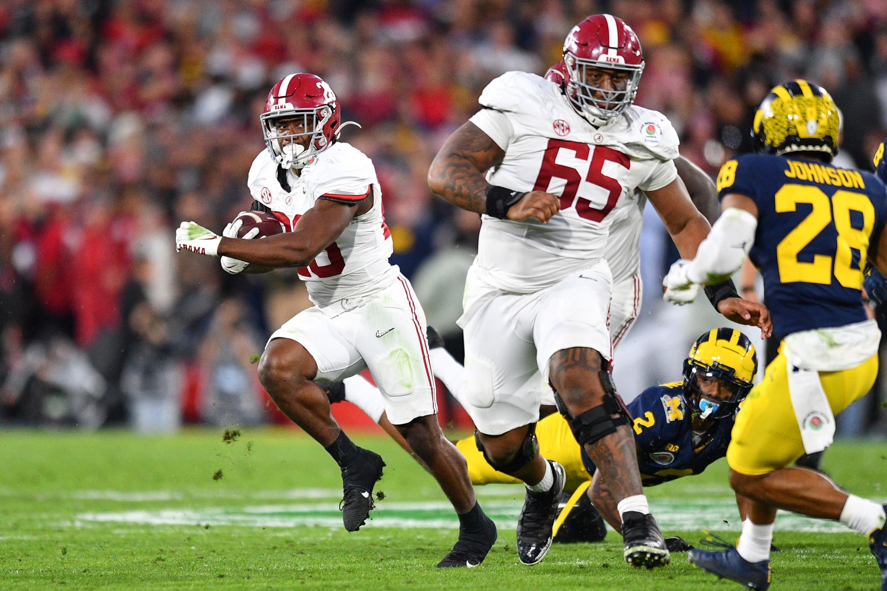 PASADENA, CA - JANUARY 01: OL JC Latham (65) of the Alabama Crimson Tide blocks for RB Jam Miller (26) of the Alabama Crimson Tide during the Alabama Crimson Tide game versus the Michigan Wolverines CFP Semifinal at the Rose Bowl Game on January, 1, 2024, at the Rose Bowl Stadium in Pasadena, CA. (Photo by Brian Rothmuller/Icon Sportswire via Getty Images)