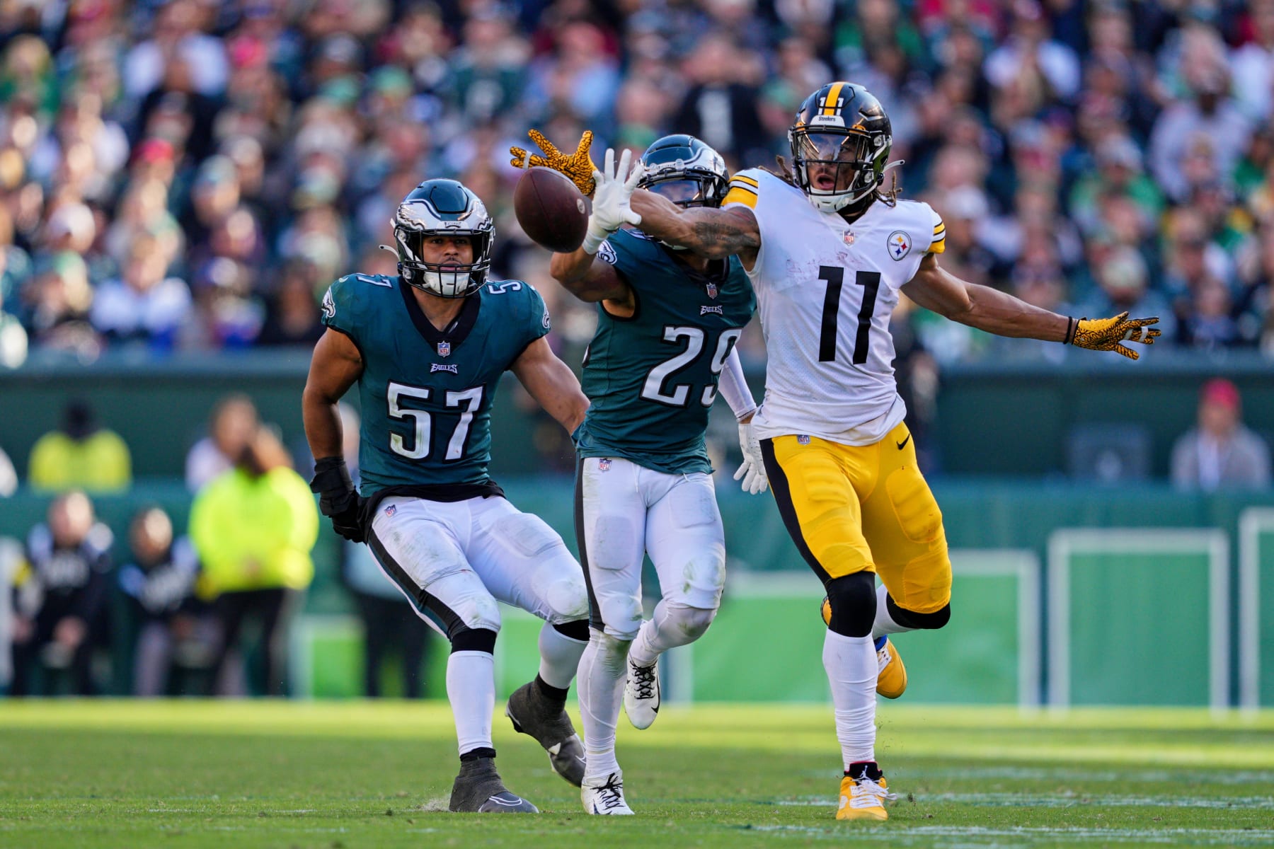 PHILADELPHIA, PA - OCTOBER 30: Philadelphia Eagles cornerback Avonte Maddox (29) breaks up a pass attempt to Pittsburgh Steelers wide receiver Chase Claypool (11) during the game between the Pittsburg Steelers and the Philadelphia Eagles on October 30, 2022 at  Lincoln Financial Field in Philadelphia, PA. (Photo by Andy Lewis/Icon Sportswire via Getty Images)