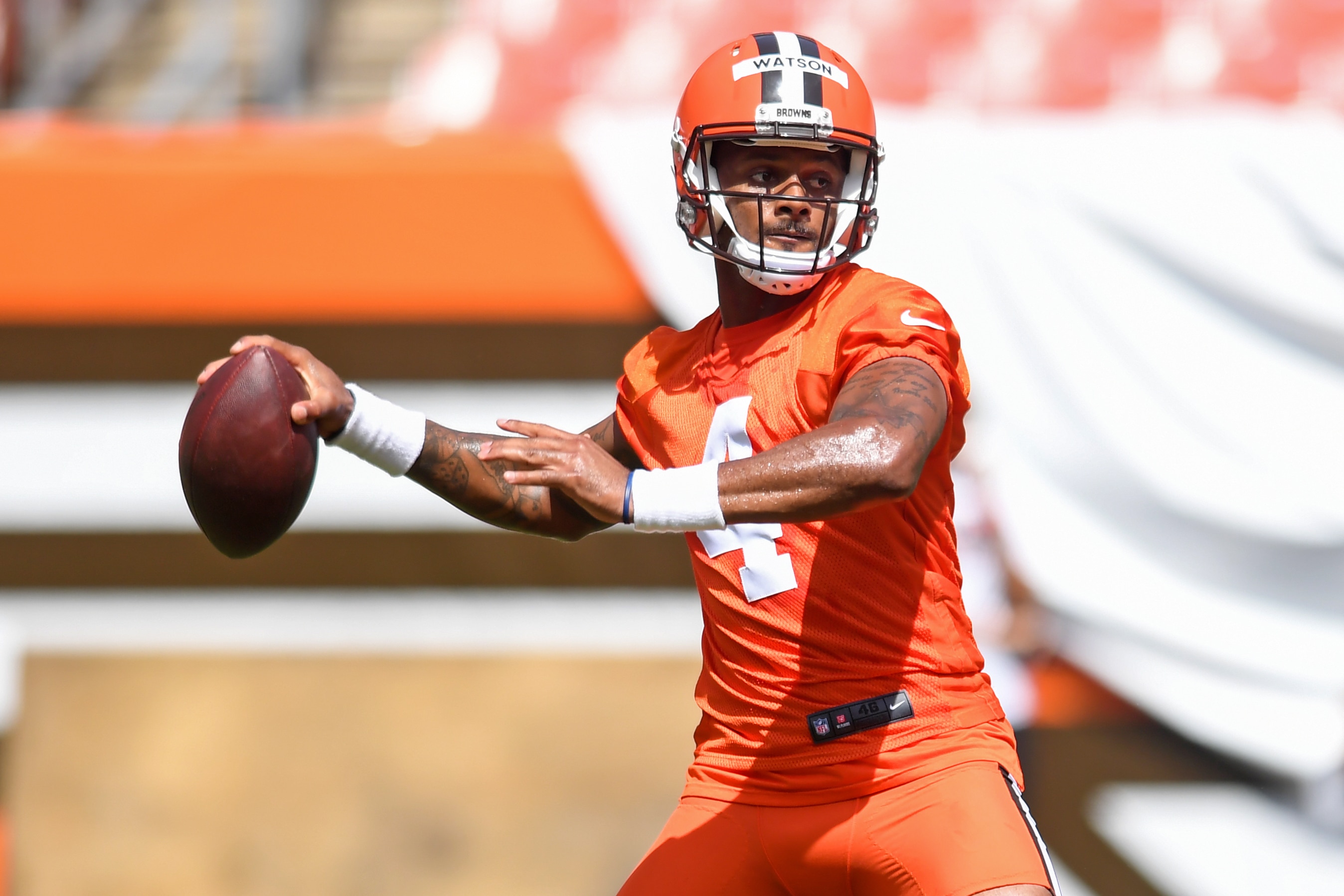 CLEVELAND, OH - JUNE 16: Deshaun Watson #4 of the Cleveland Browns throws a pass during the Cleveland Browns mandatory minicamp at FirstEnergy Stadium on June 16, 2022 in Cleveland, Ohio. (Photo by Nick Cammett/Getty Images)