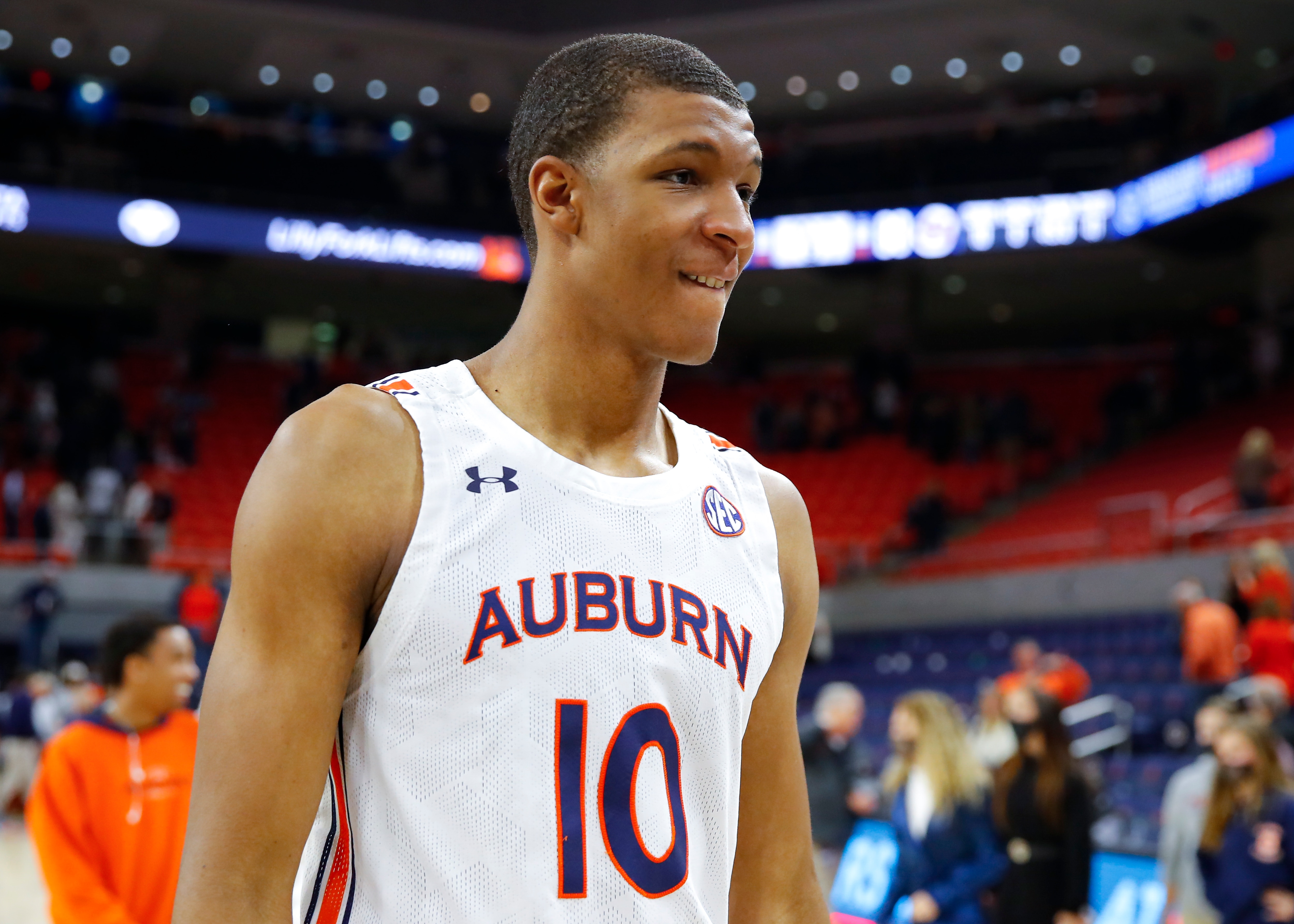 AUBURN, AL - JANUARY 19: Jabari Smith #10 of the Auburn Tigers reacts at the conclusion of the game against the Georgia Bulldogs at Auburn Arena on January 19, 2022 in Auburn, Alabama. (Photo by Todd Kirkland/Getty Images)