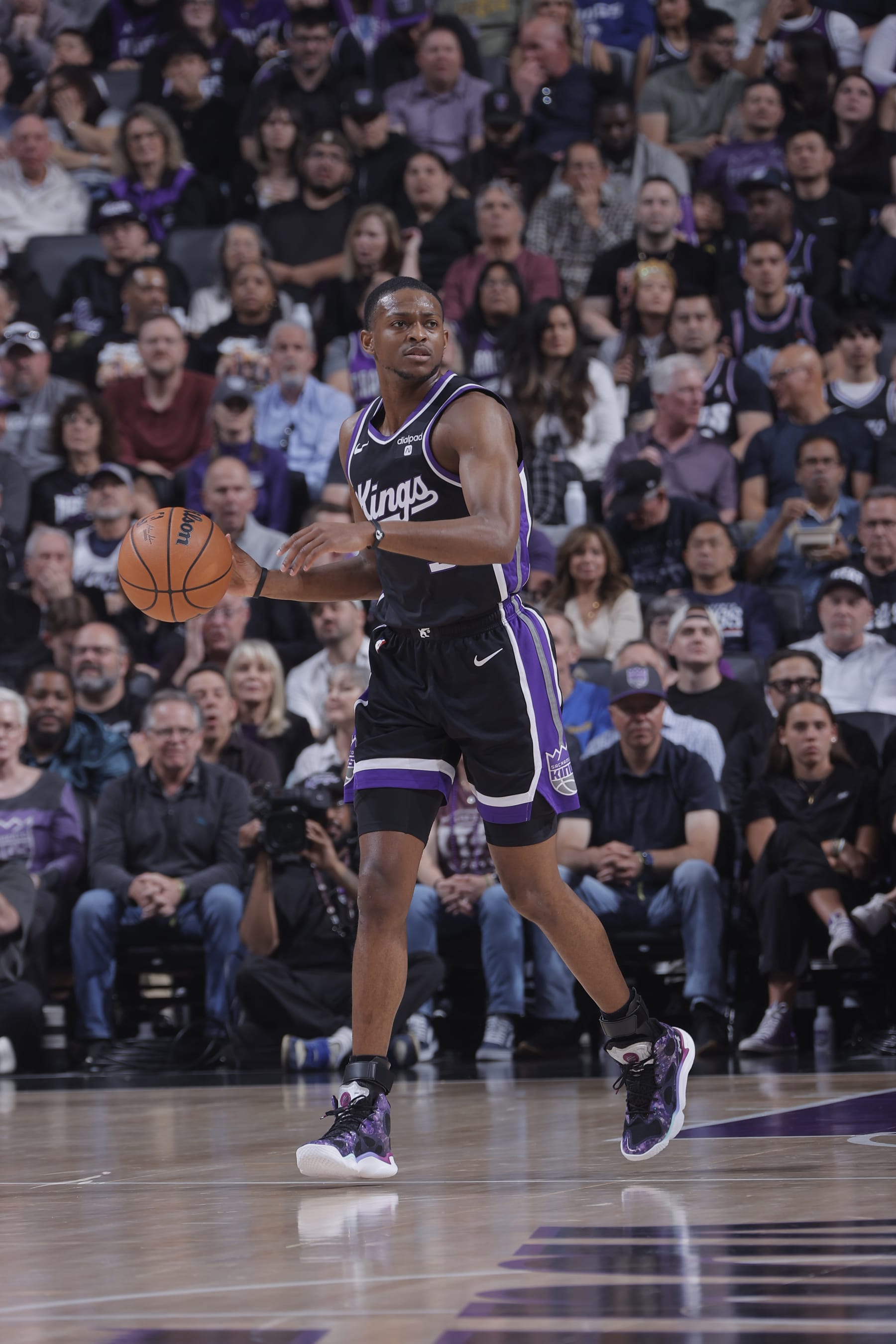 SACRAMENTO, CA - APRIL 2:  De'Aaron Fox #5 of the Sacramento Kings handles the ball during the game  on April 2, 2024 at Golden 1 Center in Sacramento, California. NOTE TO USER: User expressly acknowledges and agrees that, by downloading and or using this Photograph, user is consenting to the terms and conditions of the Getty Images License Agreement. Mandatory Copyright Notice: Copyright 2024 NBAE (Photo by Rocky Widner/NBAE via Getty Images)