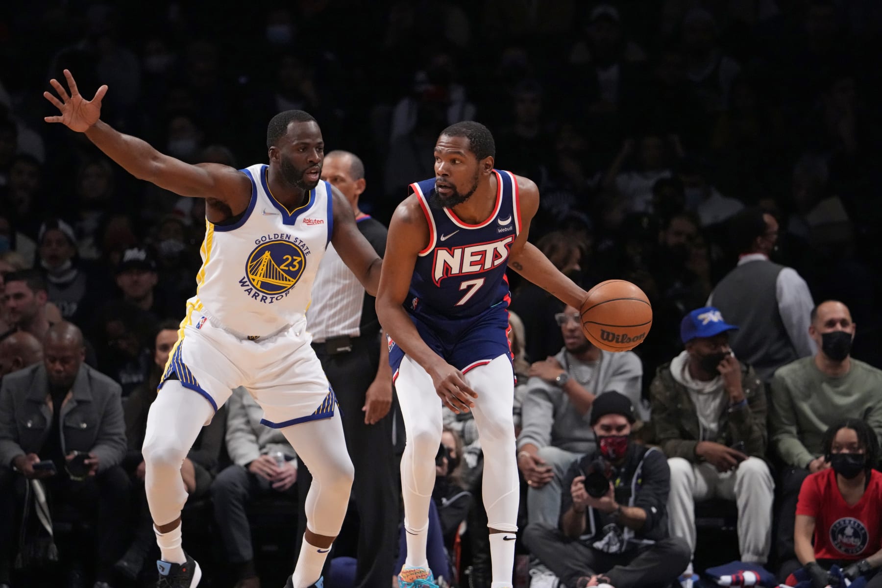 BROOKLYN, NY - NOVEMBER 16: Kevin Durant #7 of the Brooklyn Nets handles the ball against Draymond Green #23 of the Golden State Warriors on November 16, 2021 at Barclays Center in Brooklyn, New York. NOTE TO USER: User expressly acknowledges and agrees that, by downloading and/or using this Photograph, user is consenting to the terms and conditions of the Getty Images License Agreement. Mandatory Copyright Notice: Copyright 2021 NBAE (Photo by Jesse D. Garrabrant/NBAE via Getty Images)