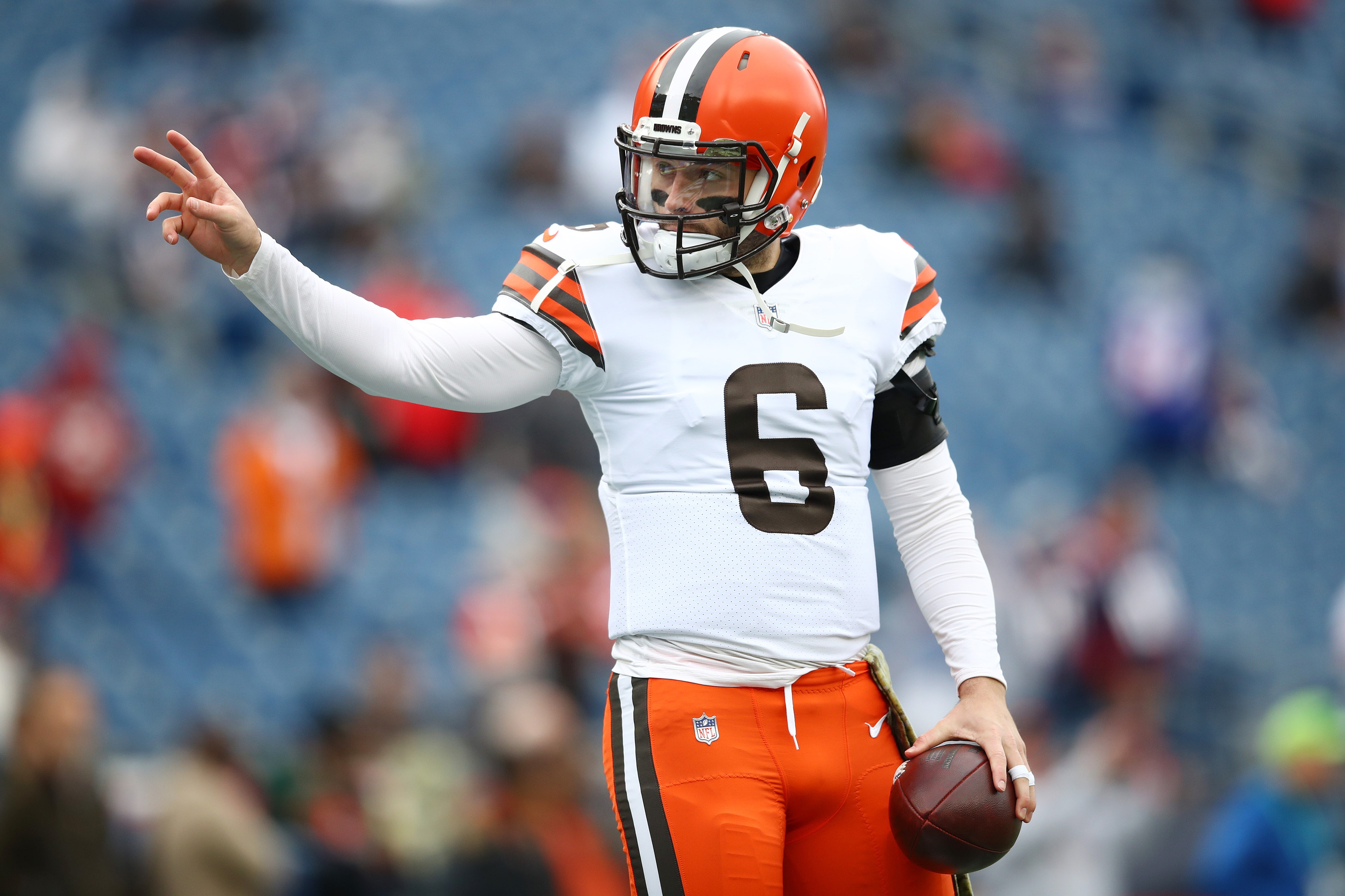 FOXBOROUGH, MASSACHUSETTS - NOVEMBER 14: Baker Mayfield #6 of the Cleveland Browns warms up before the game against the New England Patriots at Gillette Stadium on November 14, 2021 in Foxborough, Massachusetts. (Photo by Adam Glanzman/Getty Images)
