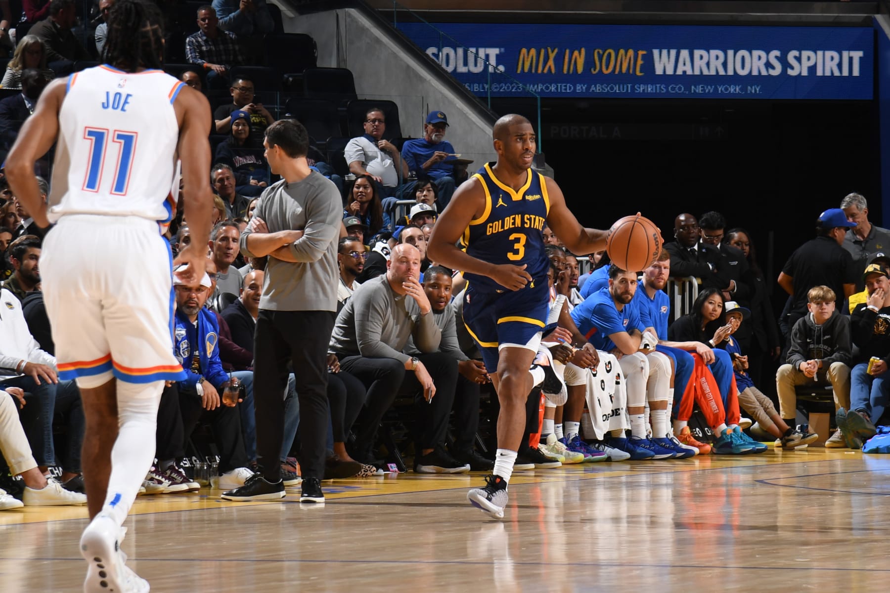 SAN FRANCISCO, CA - NOVEMBER 16: Chris Paul #3 of the Golden State Warriors dribbles the ball during the game against the Oklahoma City Thunder on November 16, 2023 at Chase Center in San Francisco, California. NOTE TO USER: User expressly acknowledges and agrees that, by downloading and or using this photograph, user is consenting to the terms and conditions of Getty Images License Agreement. Mandatory Copyright Notice: Copyright 2023 NBAE (Photo by Noah Graham/NBAE via Getty Images)