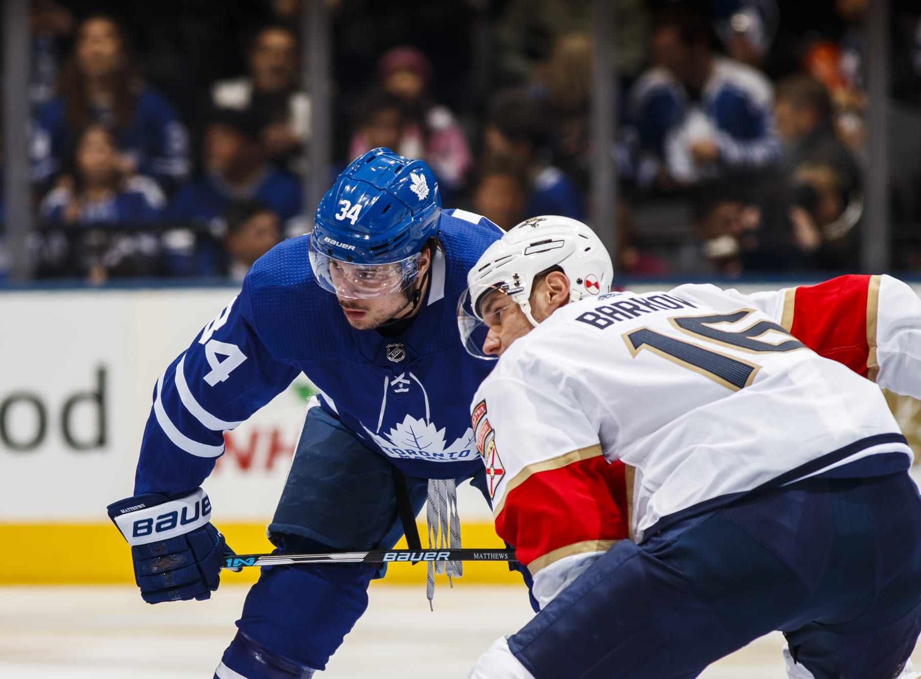 TORONTO, ON - DECEMBER 20: Auston Matthews #34 of the Toronto Maple Leafs gets ready for the face off against Aleksander Barkov #16 of the Florida Panthers during the first period at the Scotiabank Arena on December 20, 2018 in Toronto, Ontario, Canada. (Photo by Mark Blinch/NHLI via Getty Images)