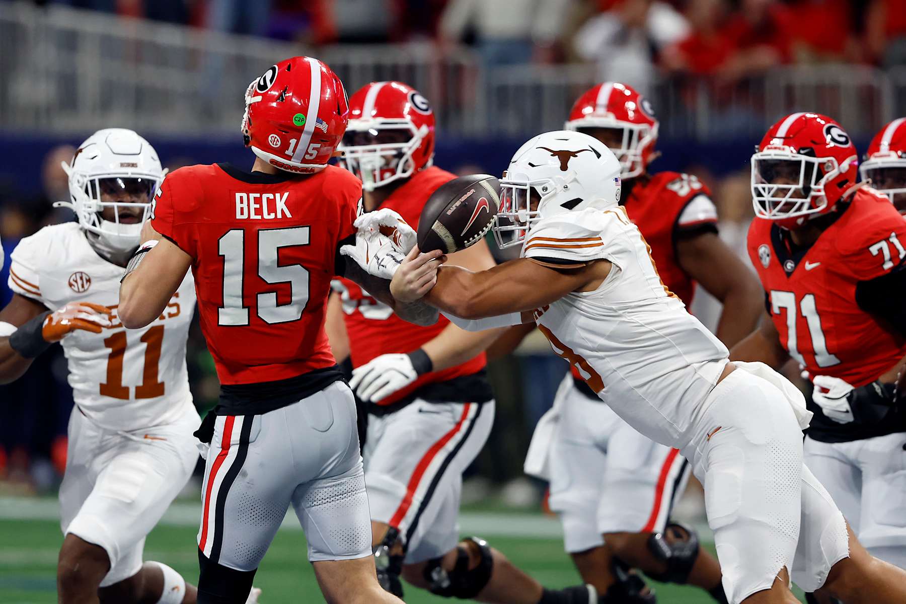 Georgia Bulldogs quarterback Carson Beck suffered an elbow injury during the SEC Championship Game. 