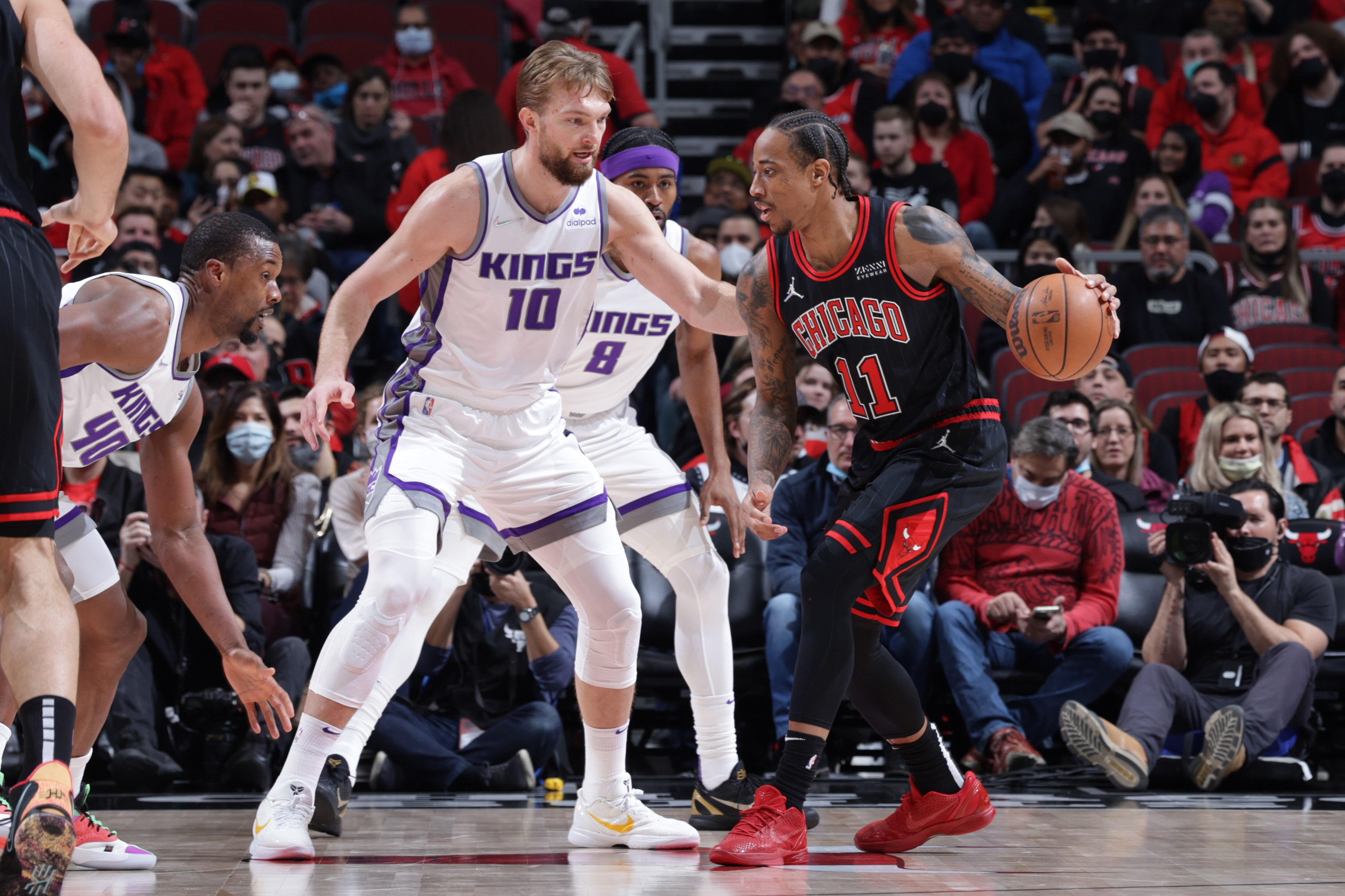 CHICAGO, IL - FEBRUARY 16: Domantas Sabonis #10 of the Sacramento Kings plays defense on DeMar DeRozan #11 of the Chicago Bulls during the game on February 16, 2022 at United Center in Chicago, Illinois. NOTE TO USER: User expressly acknowledges and agrees that, by downloading and or using this photograph, User is consenting to the terms and conditions of the Getty Images License Agreement. Mandatory Copyright Notice: Copyright 2022 NBAE (Photo by Jeff Haynes/NBAE via Getty Images)