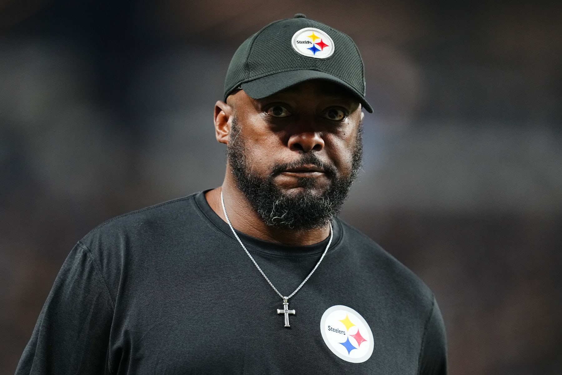LAS VEGAS, NEVADA - SEPTEMBER 24: Head coach Mike Tomlin of the Pittsburgh Steelers walks off the field at halftime in the game against the Las Vegas Raiders at the end of the second quarter at Allegiant Stadium on September 24, 2023 in Las Vegas, Nevada. (Photo by Chris Unger/Getty Images)