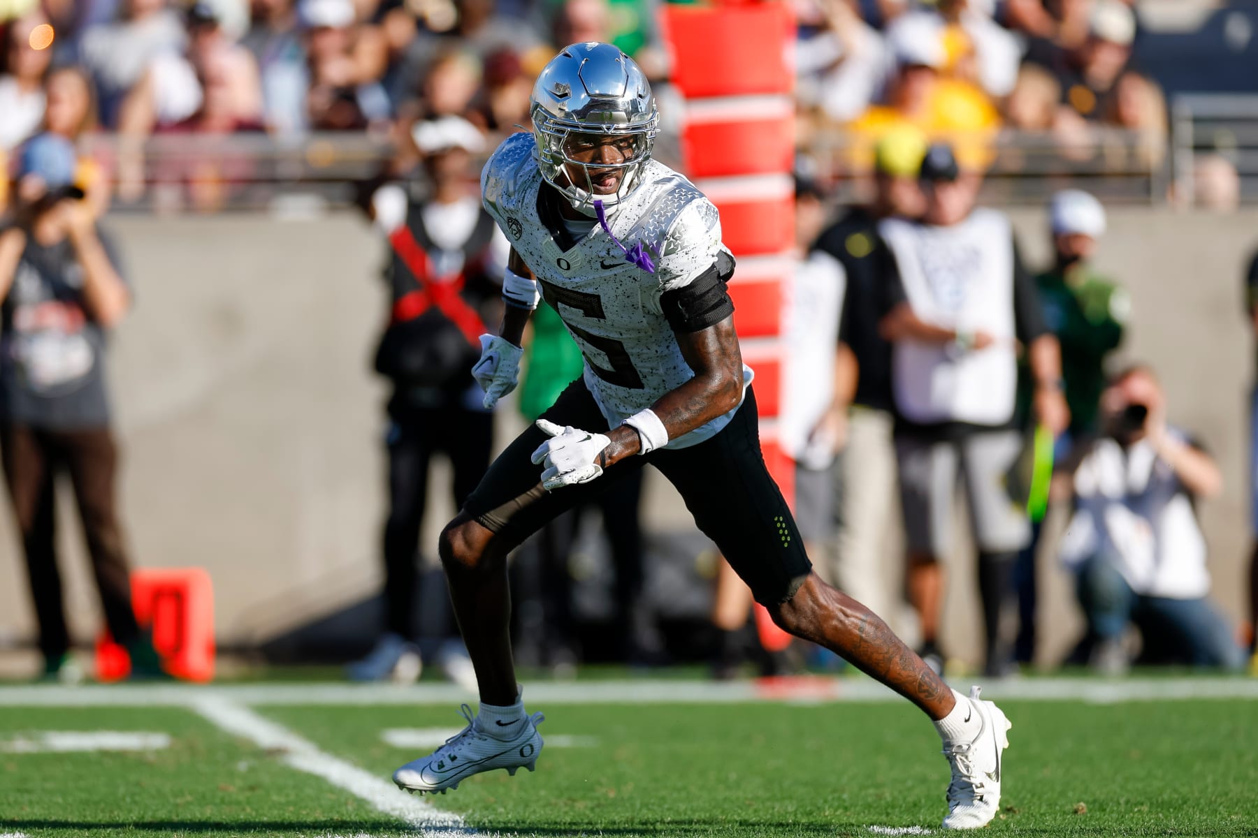 TEMPE, ARIZONA - NOVEMBER 18: Khyree Jackson #5 of the Oregon Ducks defends in coverage during a game against the Arizona State Sun Devils at Mountain America Stadium on November 18, 2023 in Tempe, Arizona. (Photo by Brandon Sloter/Image Of Sport/Getty Images)
