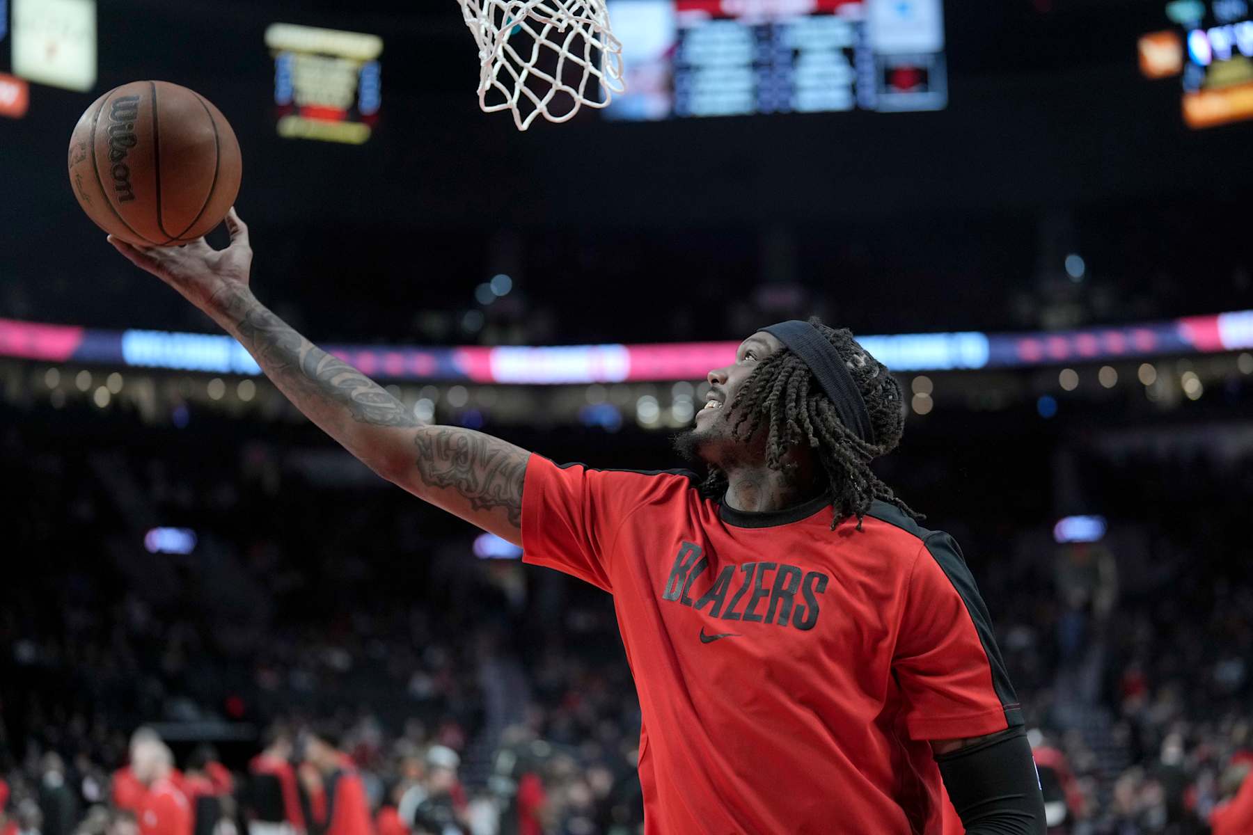 PORTLAND, OREGON - JANUARY 18: Robert Williams III #35 of the Portland Trail Blazers warms up before the game against the Houston Rockets at Moda Center on January 18, 2025 in Portland, Oregon. NOTE TO USER: User expressly acknowledges and agrees that, by downloading and or using this photograph, User is consenting to the terms and conditions of the Getty Images License Agreement. (Photo by Soobum Im/Getty Images)