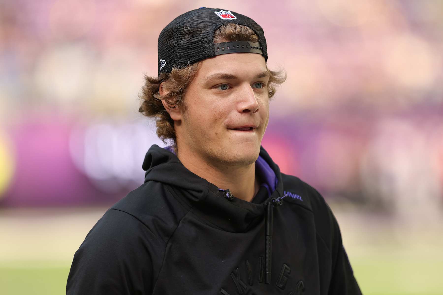 MINNEAPOLIS, MN - OCTOBER 20: Minnesota Vikings quarterback J.J. McCarthy (9) looks on before the NFL game between the Detroit Lions and the Minnesota Vikings on October 20, 2024, at U.S. Bank Stadium in Minneapolis, MN. (Photo by Bailey Hillesheim/Icon Sportswire via Getty Images)