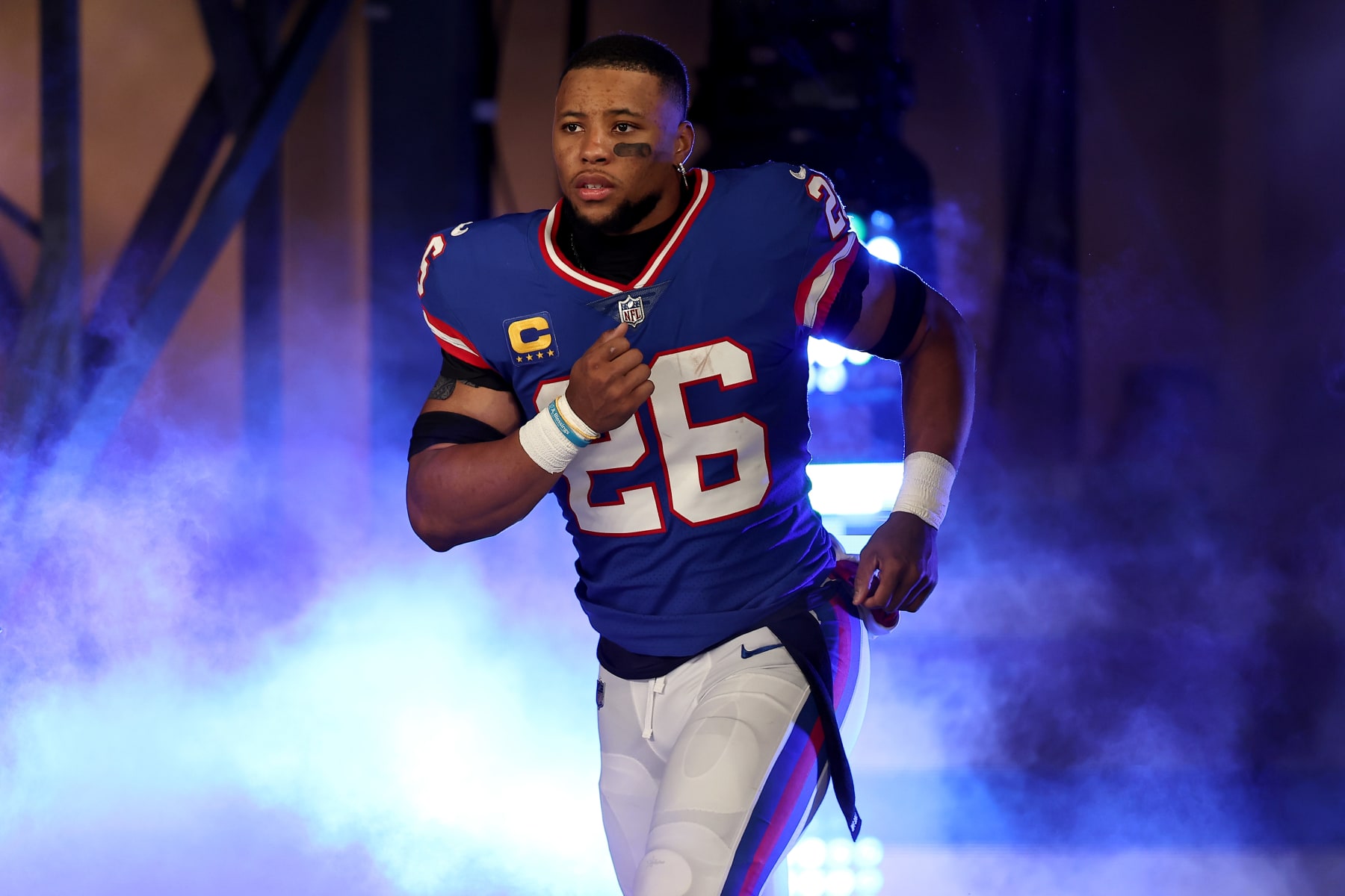 EAST RUTHERFORD, NEW JERSEY - DECEMBER 11: Saquon Barkley #26 of the New York Giants takes the field prior to the game against the Green Bay Packers during the first quarter in the game at MetLife Stadium on December 11, 2023 in East Rutherford, New Jersey. (Photo by Dustin Satloff/Getty Images)