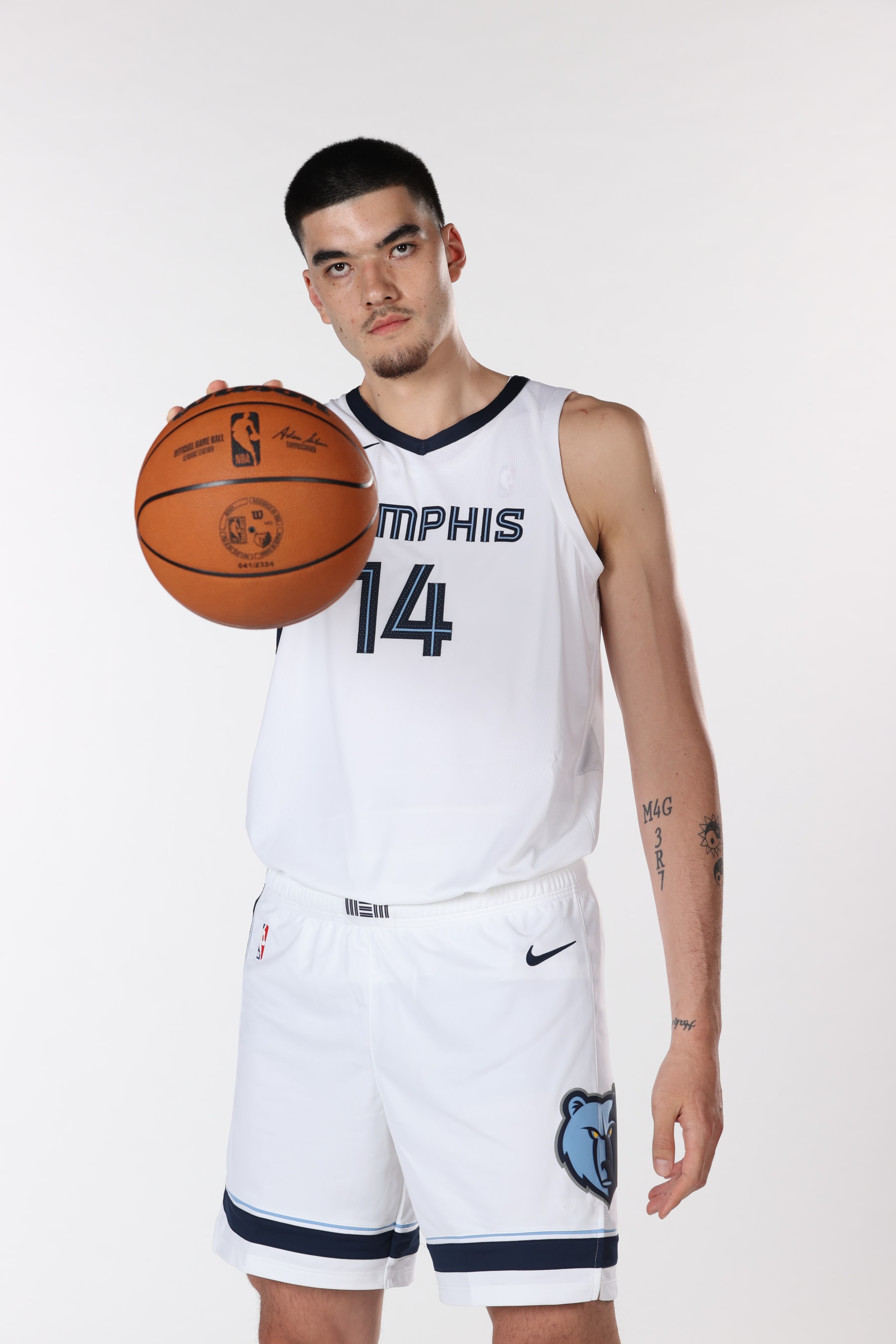 MEMPHIS, TN - JUNE 28: Zach Edey of the Memphis Grizzlies poses for a portrait on June 28, 2024 at FedExForum in Memphis, Tennessee. NOTE TO USER: User expressly acknowledges and agrees that, by downloading and or using this photograph, User is consenting to the terms and conditions of the Getty Images License Agreement. Mandatory Copyright Notice: Copyright 2024 NBAE (Photo by Joe Murphy/NBAE via Getty Images) MEMPHIS, TN - JUNE 28: Zach Edey of the Memphis Grizzlies poses for a portrait on June 28, 2024 at FedExForum in Memphis, Tennessee. NOTE TO USER: User expressly acknowledges and agrees that, by downloading and or using this photograph, User is consenting to the terms and conditions of the Getty Images License Agreement. Mandatory Copyright Notice: Copyright 2024 NBAE (Photo by Joe Murphy/NBAE via Getty Images)