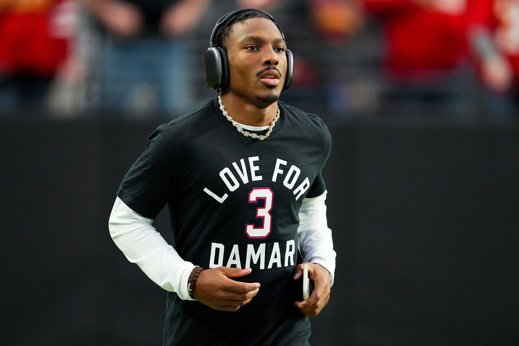 LAS VEGAS, NEVADA - JANUARY 07: Mecole Hardman #17 of the Kansas City Chiefs wears a shirt in honor of Damar Hamlin of the Buffalo Bill during warmups prior to playing the Las Vegas Raiders at Allegiant Stadium on January 07, 2023 in Las Vegas, Nevada. (Photo by Chris Unger/Getty Images)