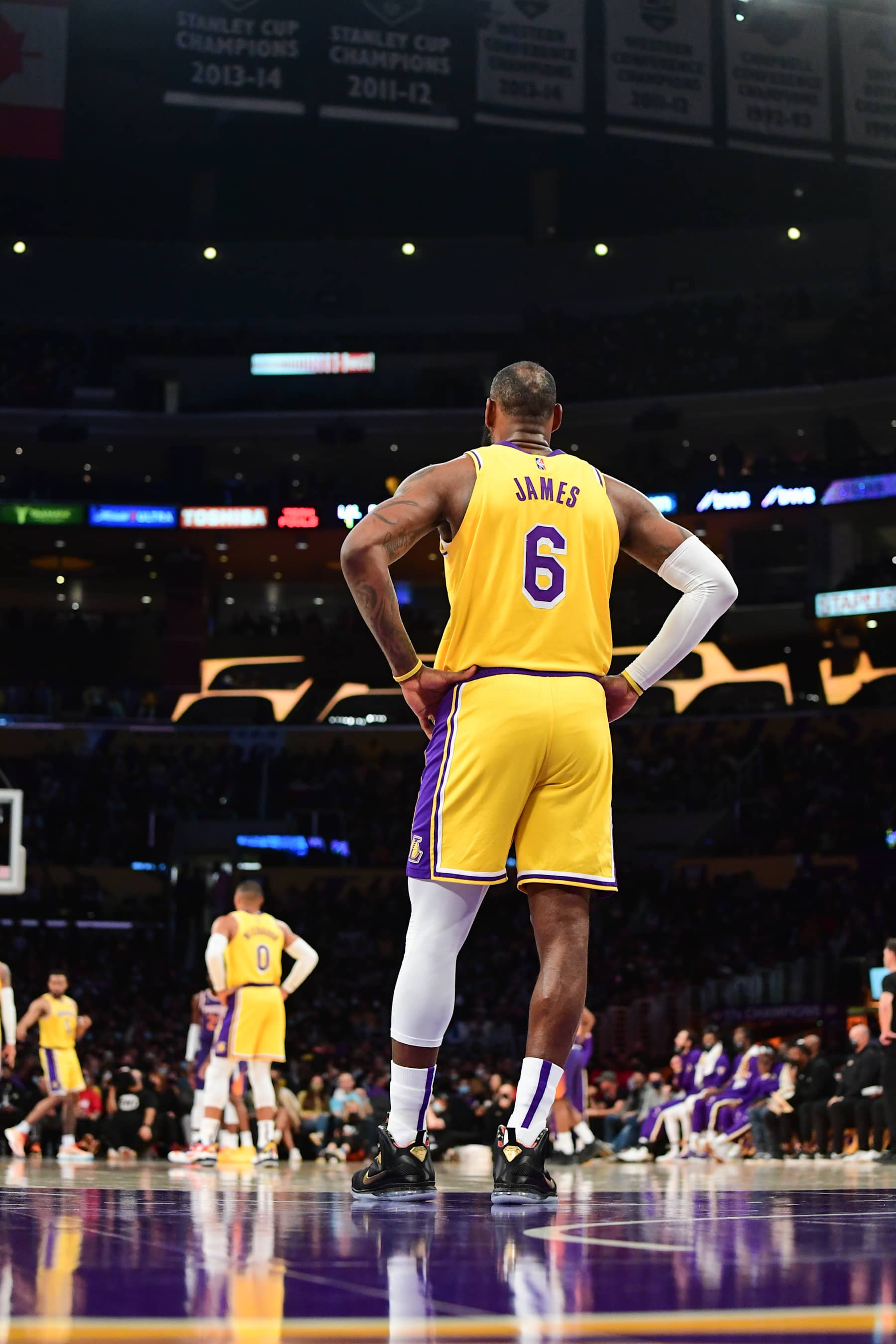 LOS ANGELES, CA - DECEMBER 21: LeBron James #6 of the Los Angeles Lakers looks on during the game against the Phoenix Suns on December 21, 2021 at STAPLES Center in Los Angeles, California. NOTE TO USER: User expressly acknowledges and agrees that, by downloading and/or using this Photograph, user is consenting to the terms and conditions of the Getty Images License Agreement. Mandatory Copyright Notice: Copyright 2021 NBAE (Photo by Adam Pantozzi/NBAE via Getty Images)