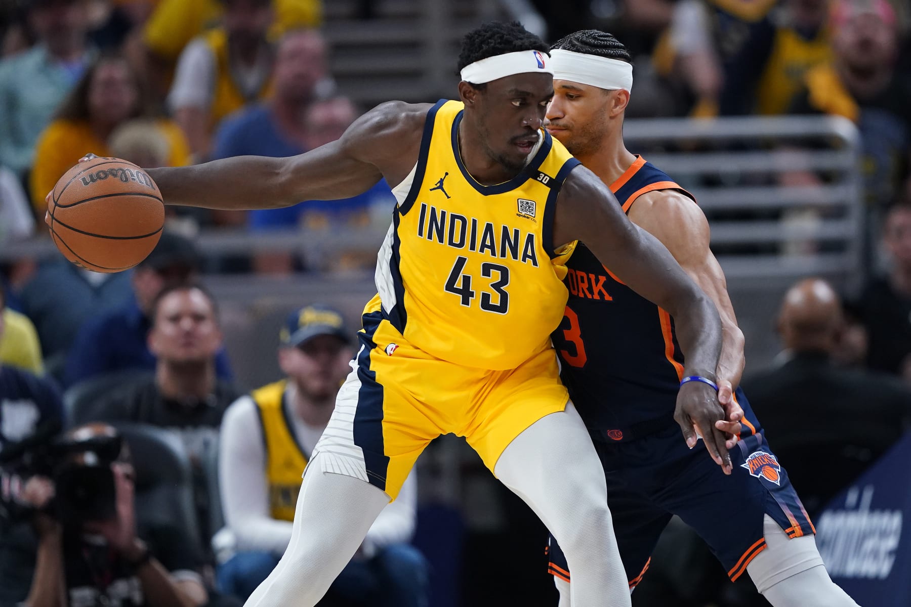 INDIANAPOLIS, INDIANA - MAY 12: Pascal Siakam #43 of the Indiana Pacers drives the ball around Josh Hart #3 of the New York Knicks in Game Four of the Eastern Conference Second Round Playoffs at Gainbridge Fieldhouse on May 12, 2024 in Indianapolis, Indiana. NOTE TO USER: User expressly acknowledges and agrees that, by downloading and or using this photograph, User is consenting to the terms and conditions of the Getty Images License Agreement. (Photo by Dylan Buell/Getty Images)