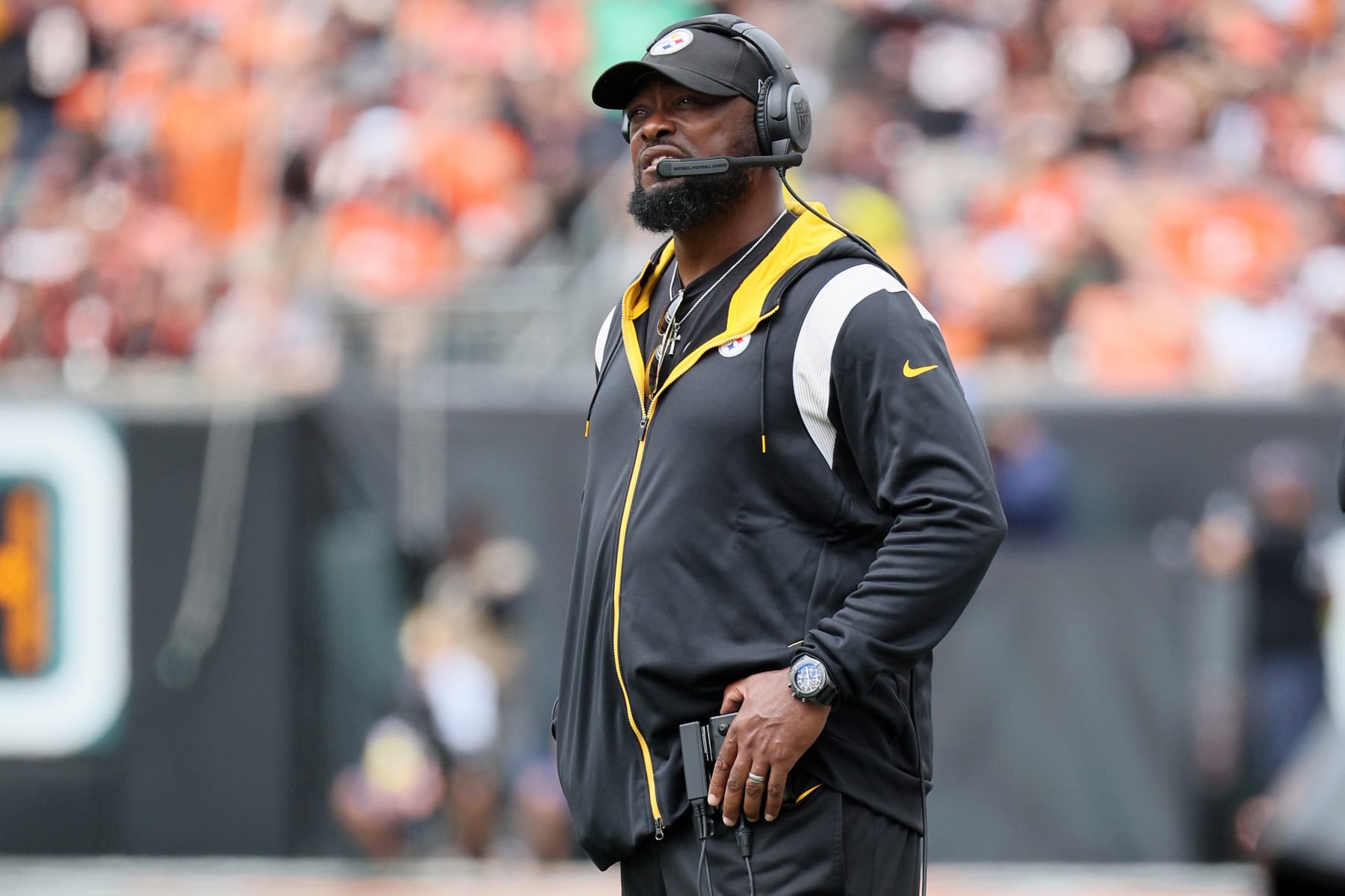 CINCINNATI, OHIO - SEPTEMBER 11: Head coach Mike Tomlin of the Pittsburgh Steelers coaches his team during the first half against the Cincinnati Bengals at Paul Brown Stadium on September 11, 2022 in Cincinnati, Ohio. (Photo by Andy Lyons/Getty Images)