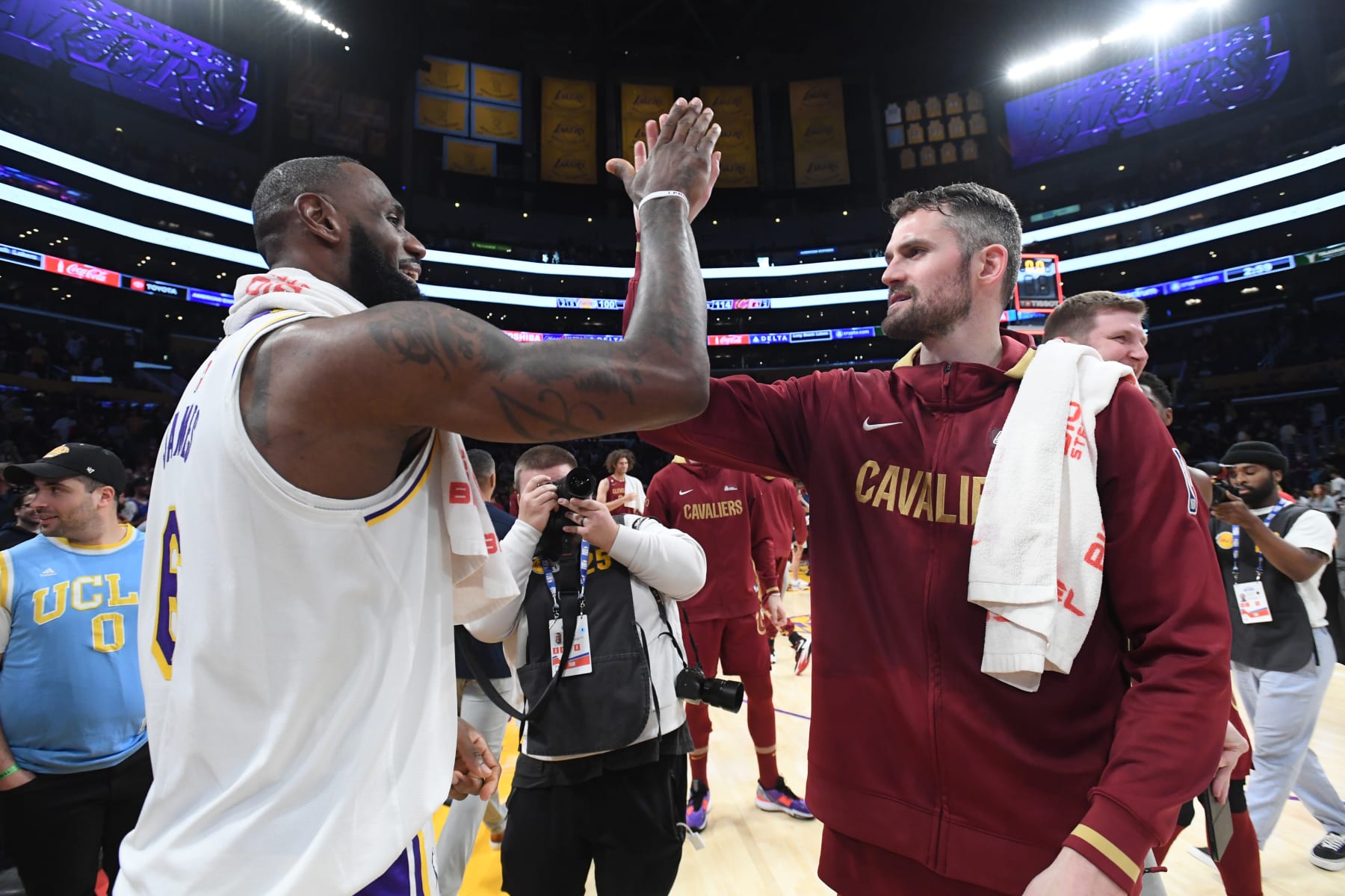 LOS ANGELES, CA - NOVEMBER 6: LeBron James #6 of the Los Angeles Lakers and Kevin Love #0 of the Cleveland Cavaliers talk after the game on November 6, 2022 at Crypto.Com Arena in Los Angeles, California. NOTE TO USER: User expressly acknowledges and agrees that, by downloading and/or using this Photograph, user is consenting to the terms and conditions of the Getty Images License Agreement. Mandatory Copyright Notice: Copyright 2022 NBAE (Photo by Juan Ocampo/NBAE via Getty Images)