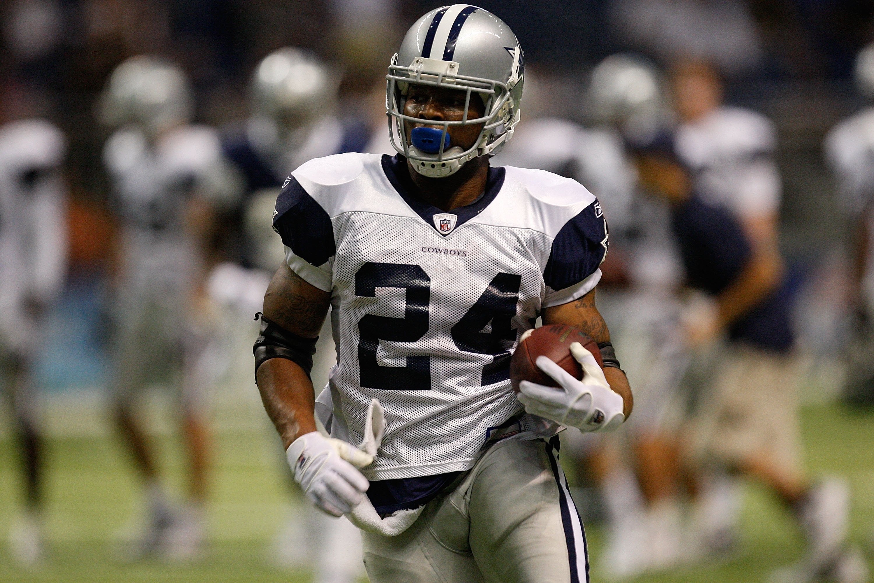 SAN ANTONIO - AUGUST 06:  Running back Marion Barber #24 of the Dallas Cowboys during training camp at the Alamodome on August 6, 2009 in San Antonio, Texas.  (Photo by Ronald Martinez/Getty Images)