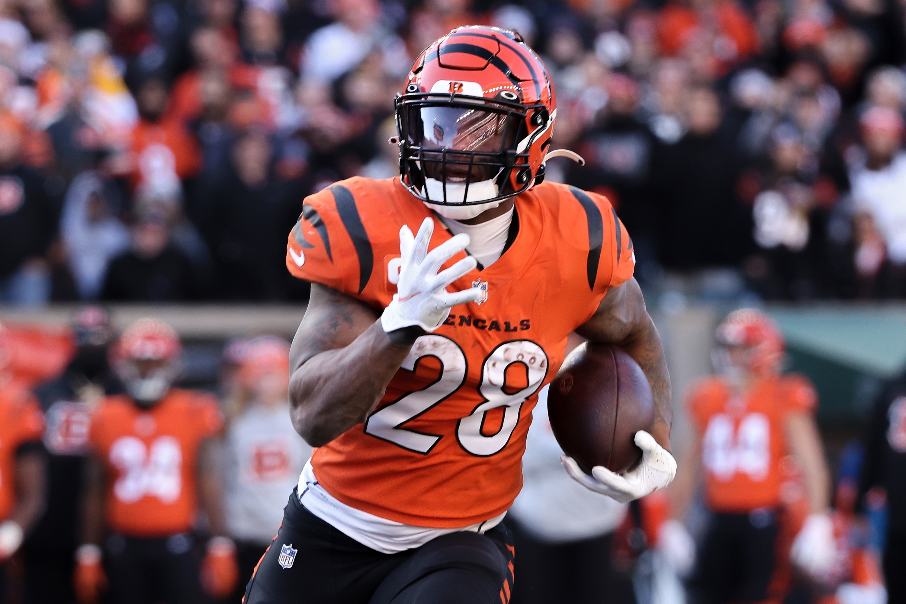 CINCINNATI, OHIO - NOVEMBER 28: Joe Mixon #28 of the Cincinnati Bengals runs with the ball in the second quarter against the Pittsburgh Steelers at Paul Brown Stadium on November 28, 2021 in Cincinnati, Ohio. (Photo by Dylan Buell/Getty Images)