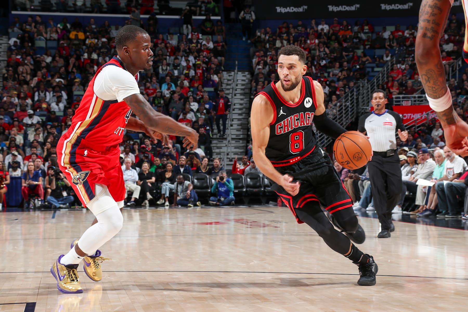 NEW ORLEANS, LA - OCTOBER 23: Zach LaVine #8 of the Chicago Bulls drives to the basket during the game on October 23, 2024 at the Smoothie King Center in New Orleans, Louisiana. NOTE TO USER: User expressly acknowledges and agrees that, by downloading and or using this Photograph, user is consenting to the terms and conditions of the Getty Images License Agreement. Mandatory Copyright Notice: Copyright 2024 NBAE (Photo by Layne Murdoch Jr./NBAE via Getty Images)