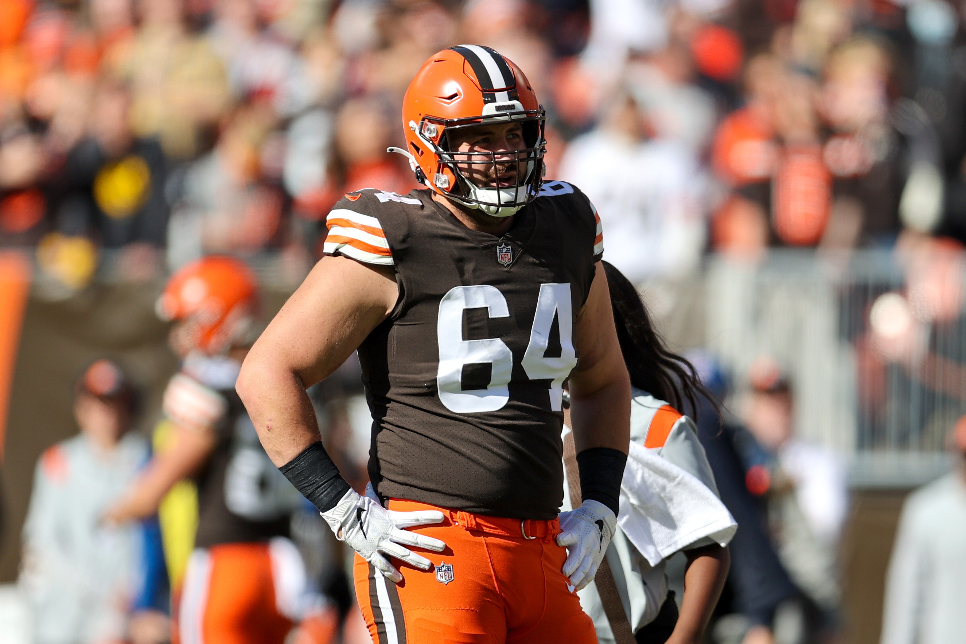 CLEVELAND, OH - OCTOBER 31: Cleveland Browns center JC Tretter (64) on the field during the second quarter of the National Football League game between the Pittsburgh Steelers and Cleveland Browns on October 31, 2021, at FirstEnergy Stadium in Cleveland, OH. (Photo by Frank Jansky/Icon Sportswire via Getty Images)