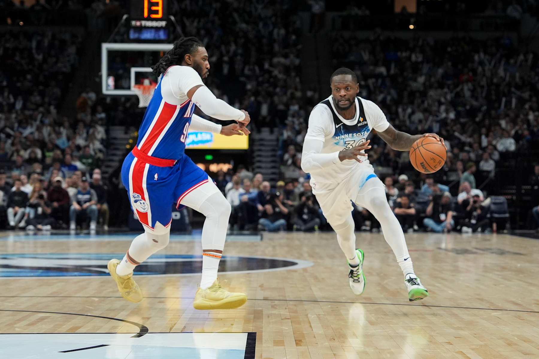 MINNEAPOLIS, MN -  NOVEMBER 27:  Julius Randle #30 of the Minnesota Timberwolves drives to the basket during the game against the Sacramento Kings on November 27, 2024 at Target Center in Minneapolis, Minnesota. NOTE TO USER: User expressly acknowledges and agrees that, by downloading and or using this Photograph, user is consenting to the terms and conditions of the Getty Images License Agreement. Mandatory Copyright Notice: Copyright 2024 NBAE (Photo by Jordan Johnson/NBAE via Getty Images)